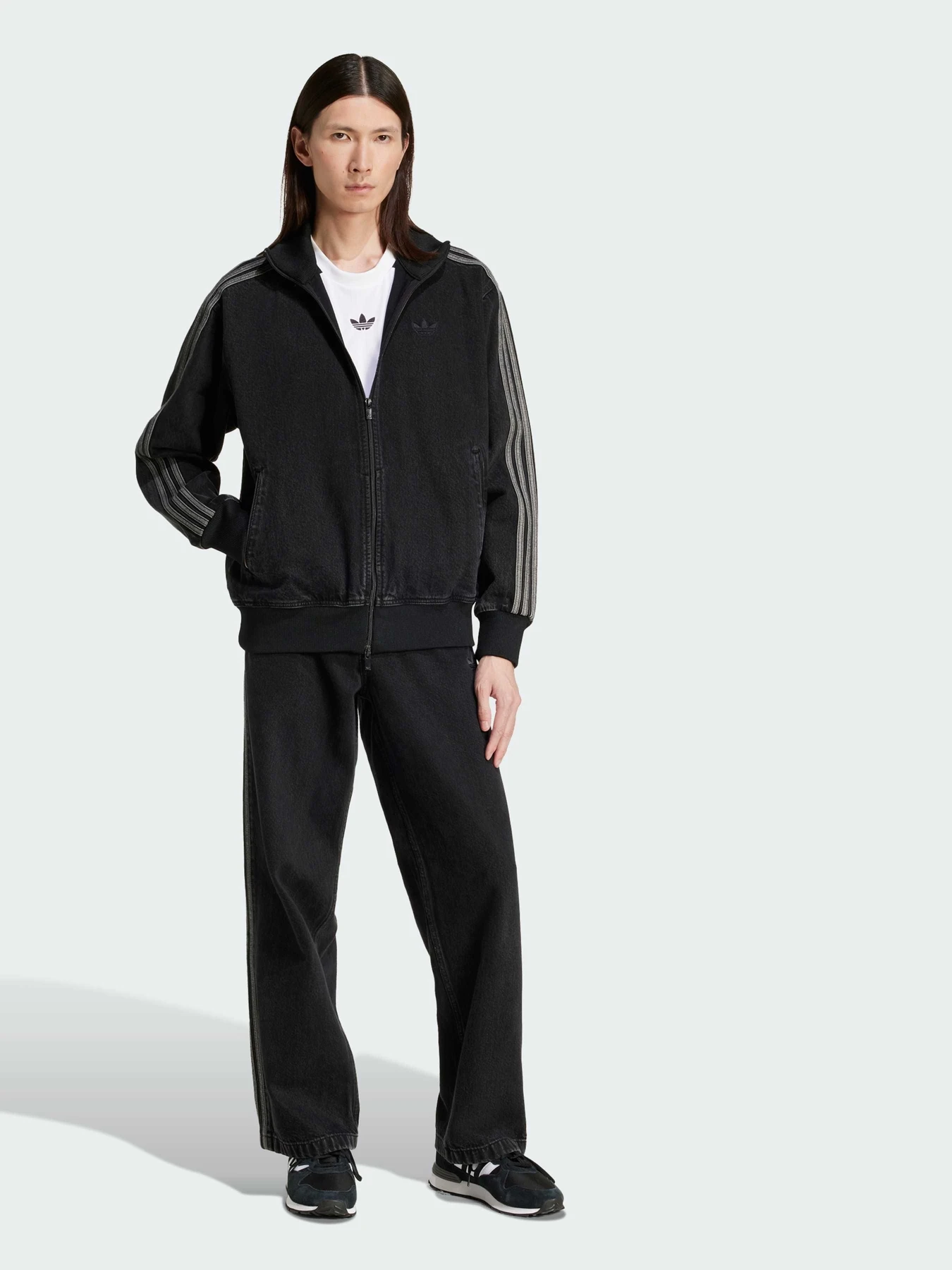 Джинсы Adidas Adicolor модель JC6718 Джинсы Adidas Adicolor модель JC6718 Фото
