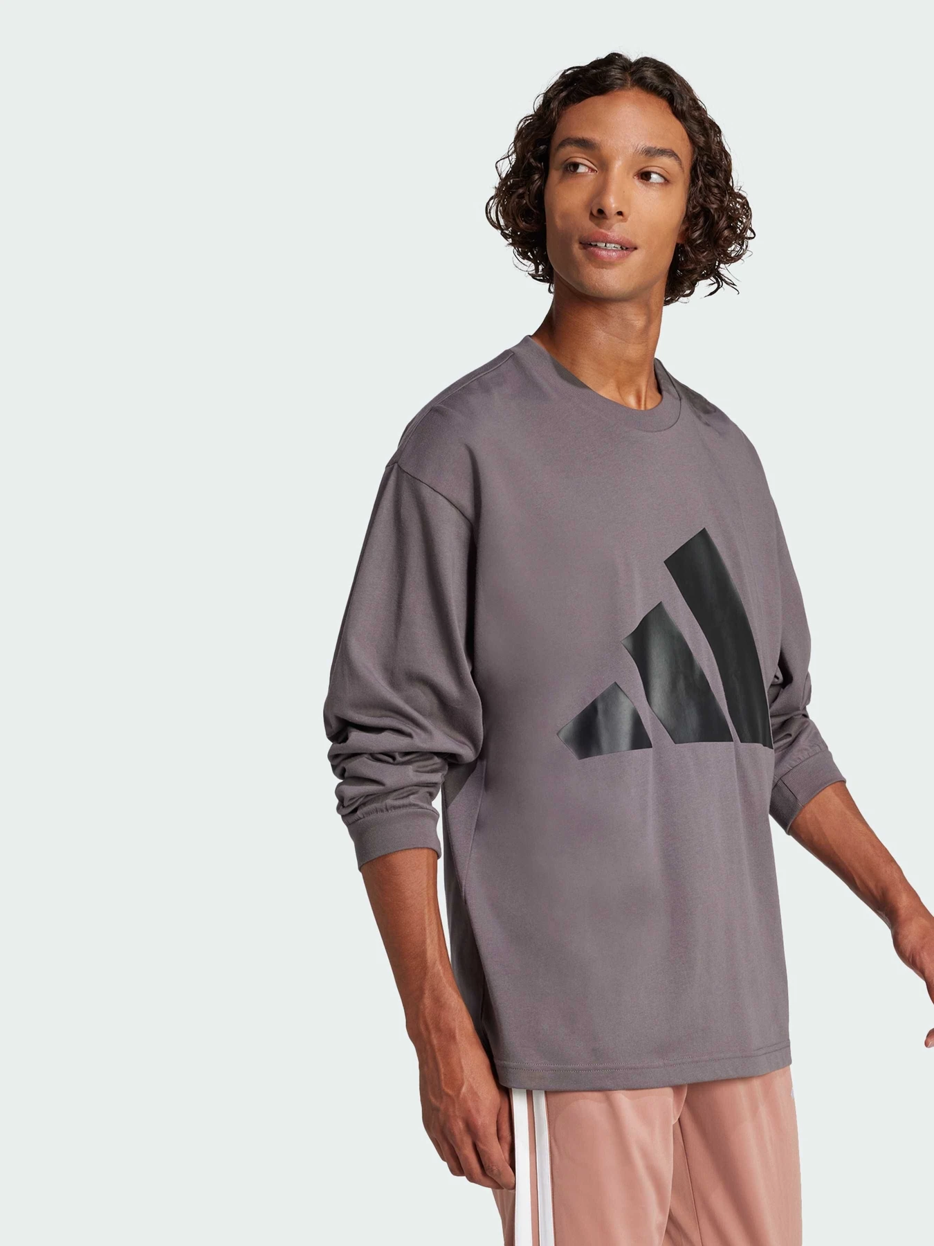 Худи и свитшоты Adidas модель JE8928 Худи и свитшоты Adidas модель JE8928 Фото