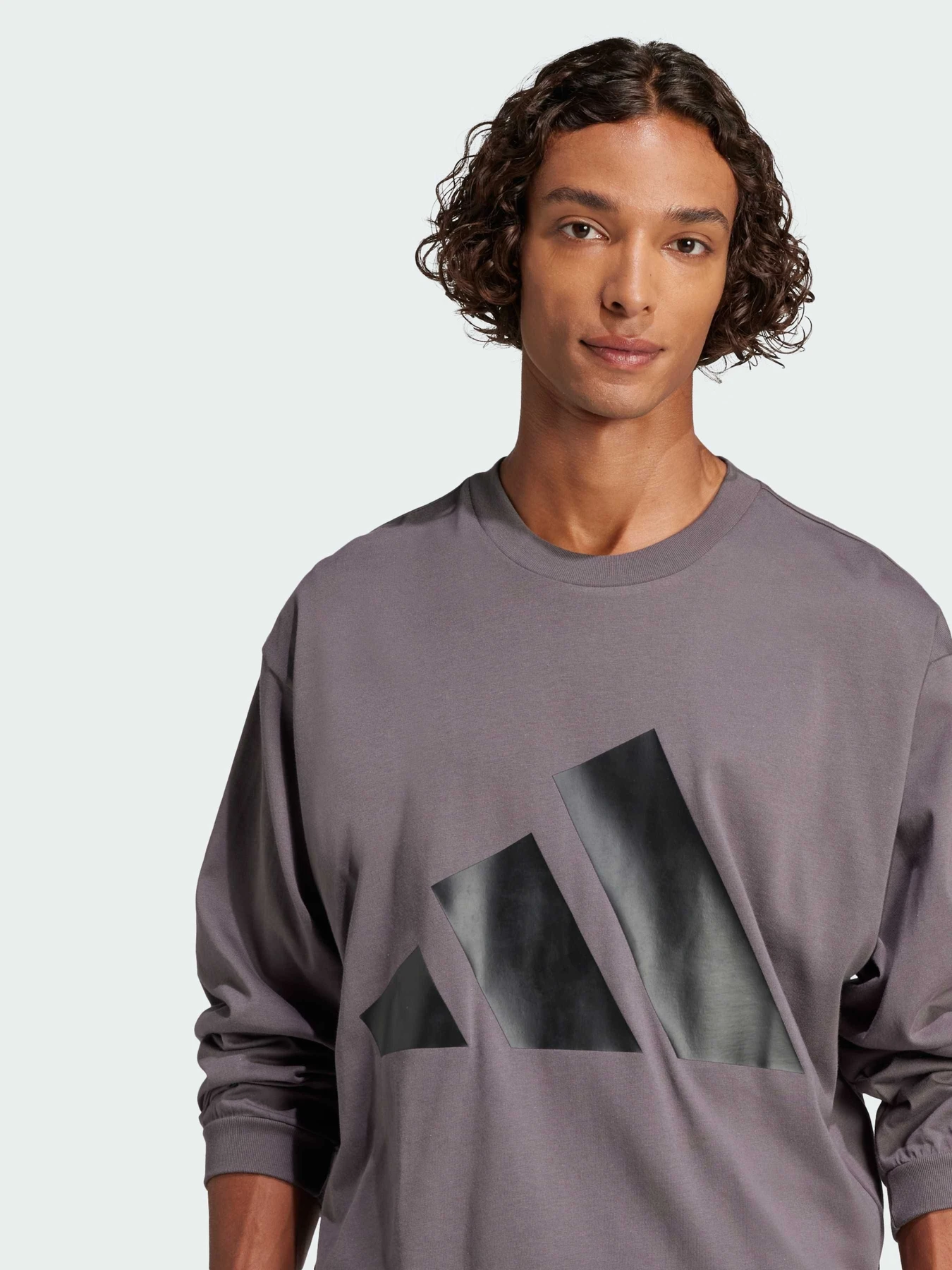 Худи и свитшоты Adidas модель JE8928 Худи и свитшоты Adidas модель JE8928 Фото