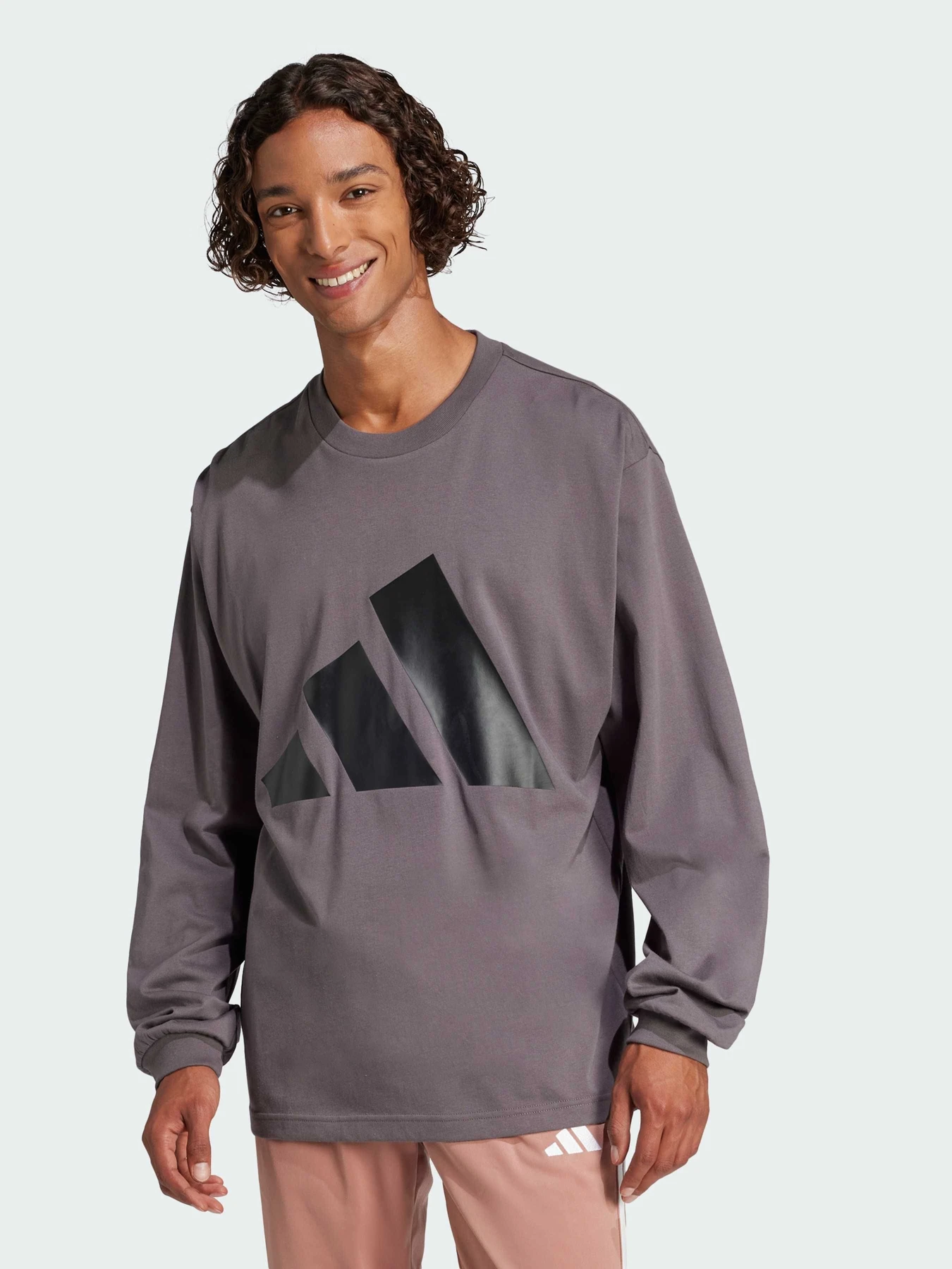 Худи и свитшоты Adidas модель JE8928 Худи и свитшоты Adidas модель JE8928 Фото