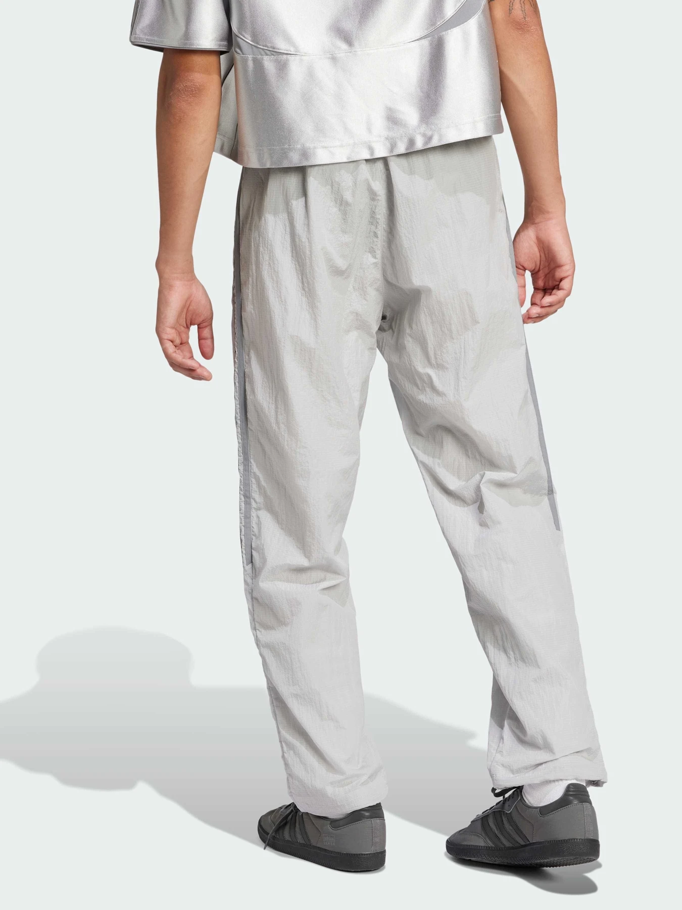 Брюки Adidas Adicolor модель JP1135 Брюки Adidas Adicolor модель JP1135 Фото