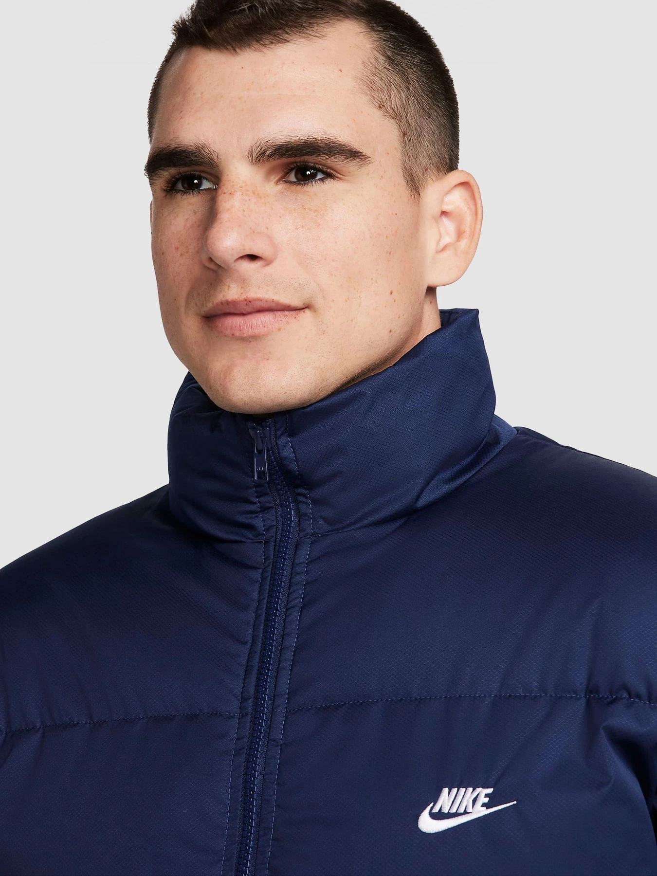 Куртки та дублянки NIKE Sportswear Club Puffer модель FB7368-410 Фото