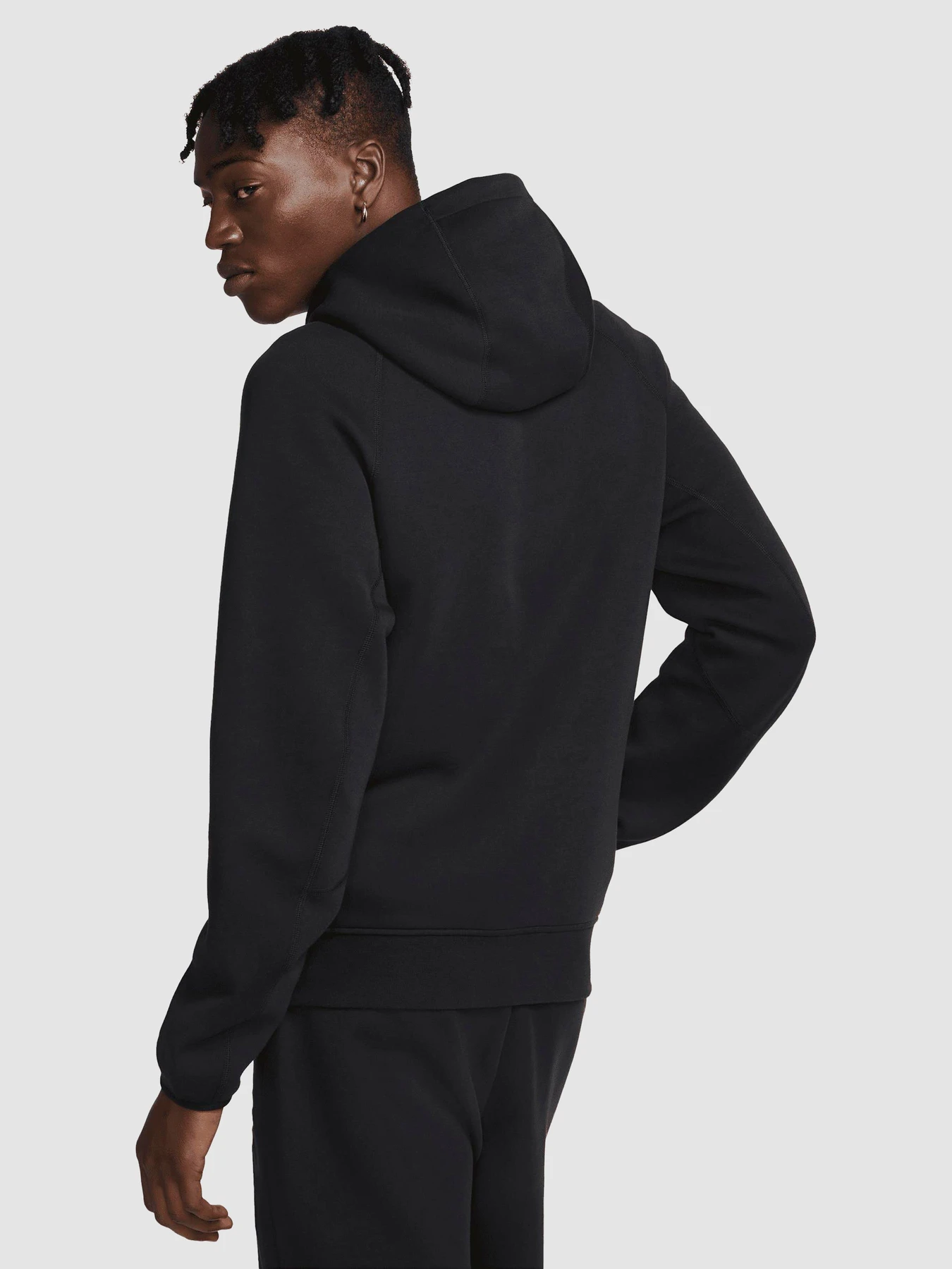 Худи и свитшоты NIKE M Nk Tch Flc Po Hoodie модель FB8016-010 Фото