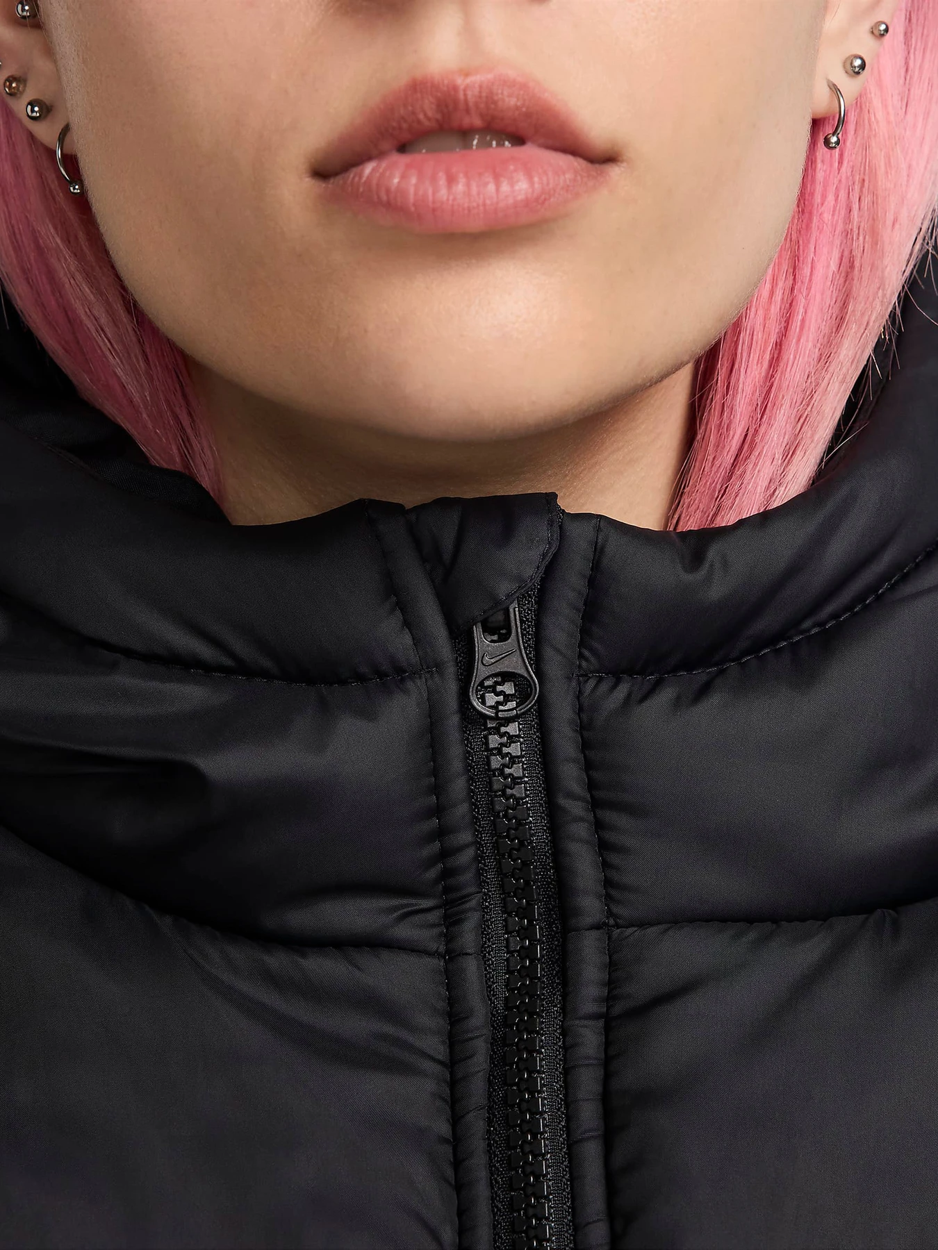Куртки и дубленки NIKE Sportswear Classic Puffer модель FZ5899-010 Куртки и дубленки NIKE Sportswear Classic Puffer модель FZ5899-010 Фото
