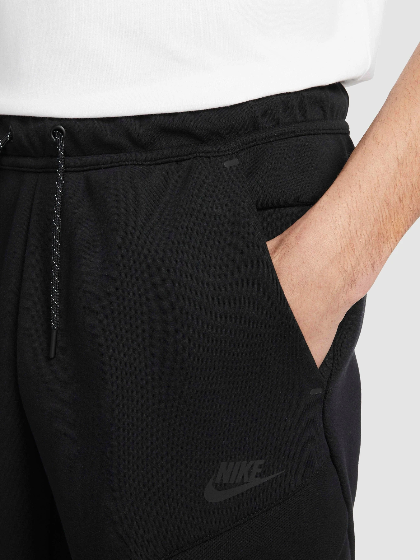 Брюки NIKE Nsw Tch Flc Utility Pant модель DM6453-010 Брюки NIKE Nsw Tch Flc Utility Pant модель DM6453-010 Фото