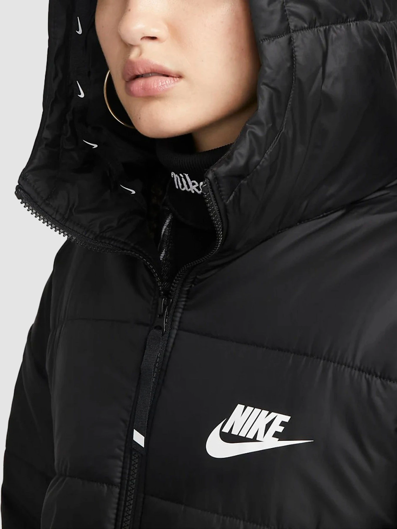Куртки и дубленки NIKE W Nsw Syn Tf Rpl Hd Parka модель DX1798-010 Куртки и дубленки NIKE W Nsw Syn Tf Rpl Hd Parka модель DX1798-010 Фото