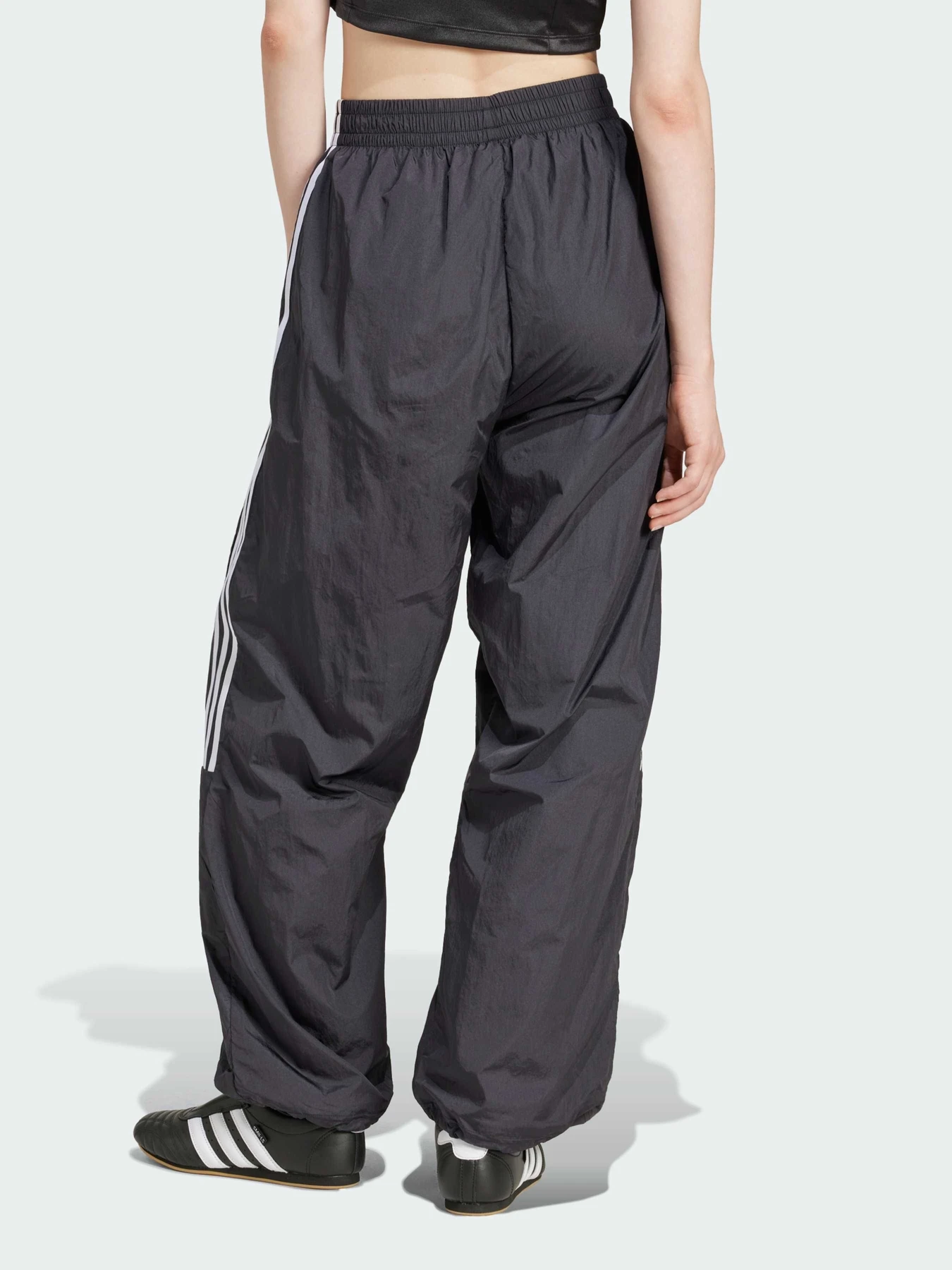 Брюки Adidas Adicolor модель JD0256 Брюки Adidas Adicolor модель JD0256 Фото