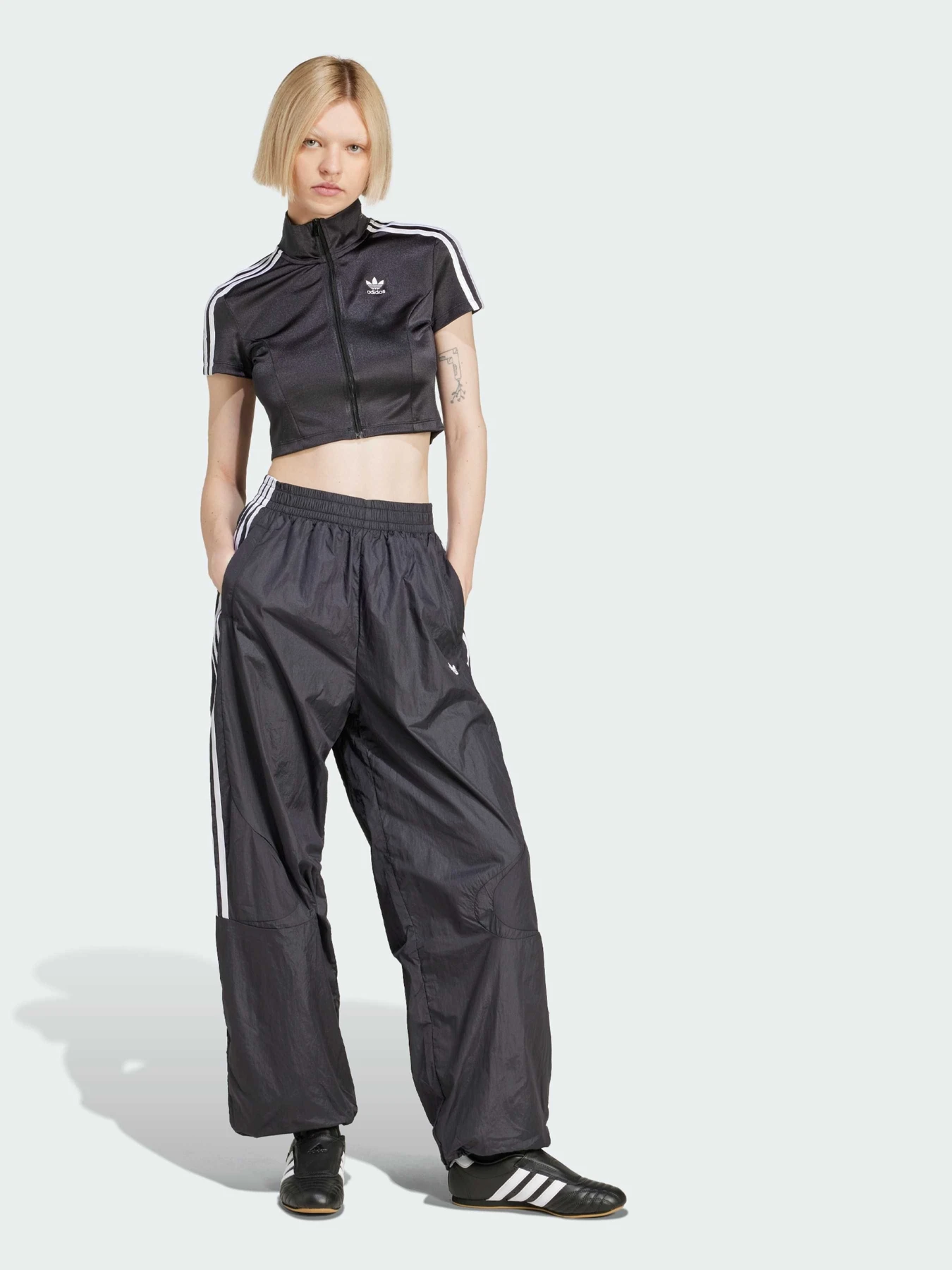 Брюки Adidas Adicolor модель JD0256 Брюки Adidas Adicolor модель JD0256 Фото