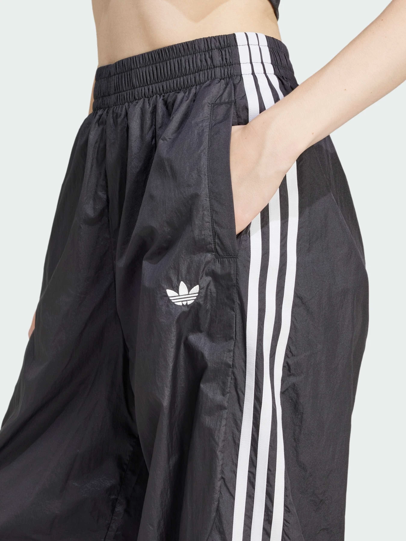 Брюки Adidas Adicolor модель JD0256 Брюки Adidas Adicolor модель JD0256 Фото