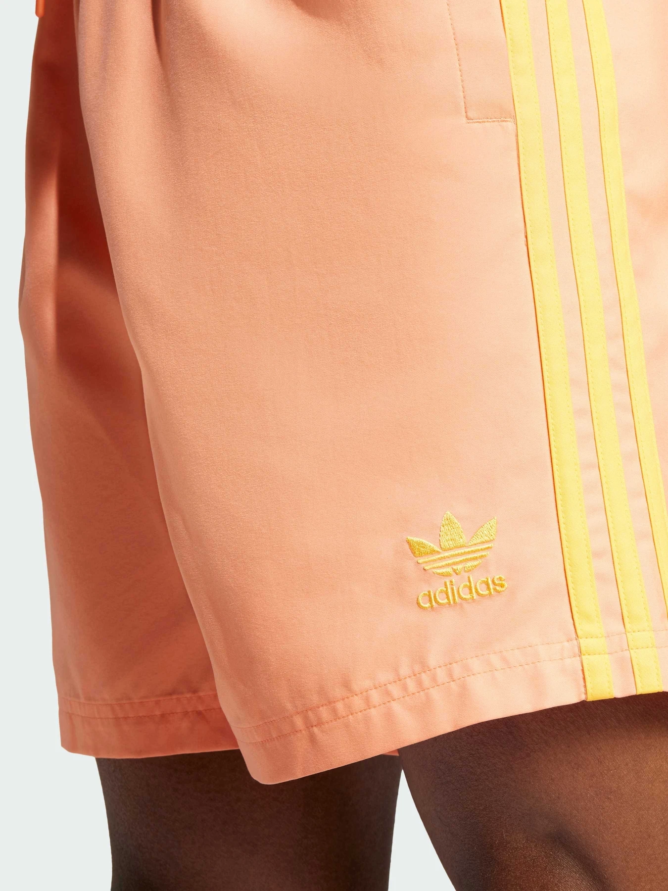 Одежда для пляжа Adidas Adicolor модель JG3704 Одежда для пляжа Adidas Adicolor модель JG3704 Фото