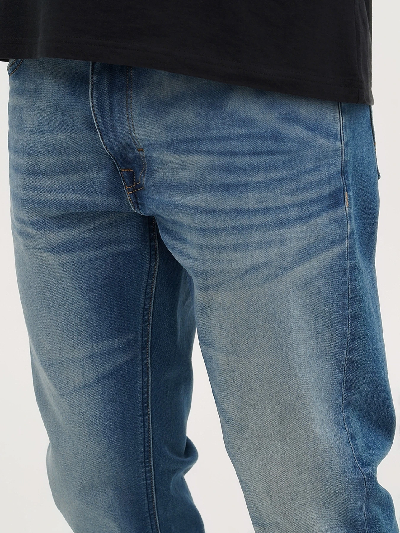 Джинсы Mustang Jeans Oregon Slim K модель 1014374 Джинсы Mustang Jeans Oregon Slim K модель 1014374 Фото