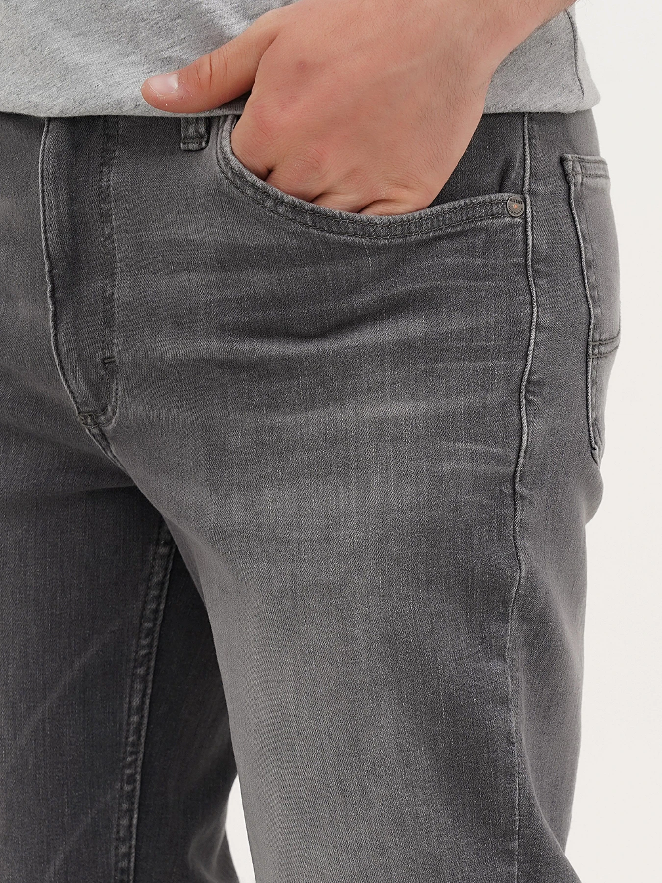 Джинсы Mustang Jeans Tramper Tapered модель 2015287 Джинсы Mustang Jeans Tramper Tapered модель 2015287 Фото