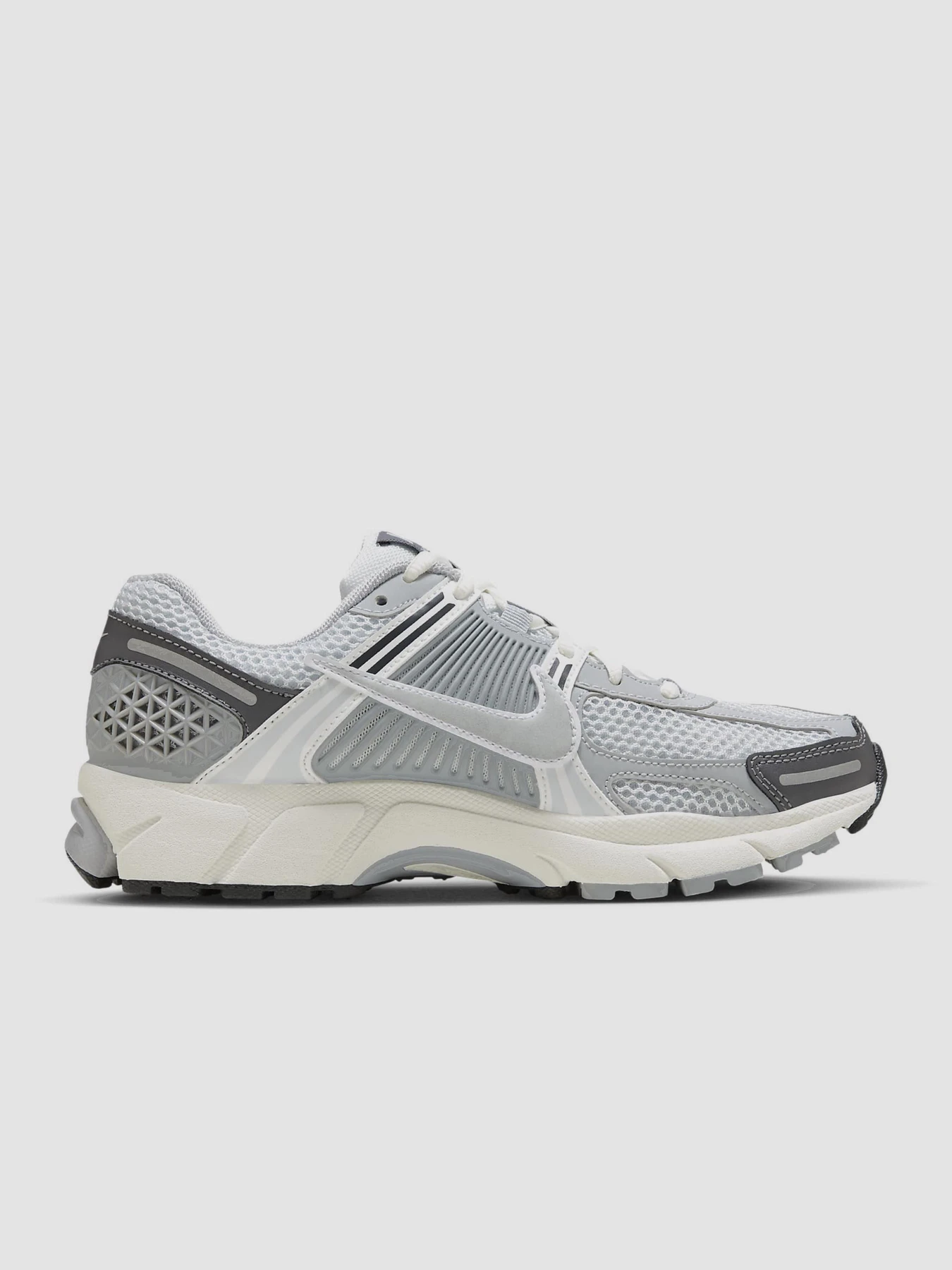 Кроссовки NIKE Zoom Vomero 5 модель FD9919-001 Фото