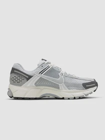 Кросівки NIKE Zoom Vomero 5 модель FD9919-001 Фото