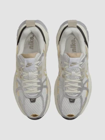 Кроссовки NIKE V2k Run модель HJ7245-100 Фото