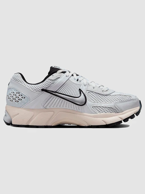 Кросівки NIKE КWmns Zoom Vomero 5 модель FN6742-002 Фото