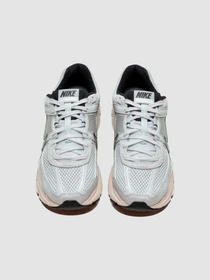 Кросівки NIKE КWmns Zoom Vomero 5 модель FN6742-002 Фото