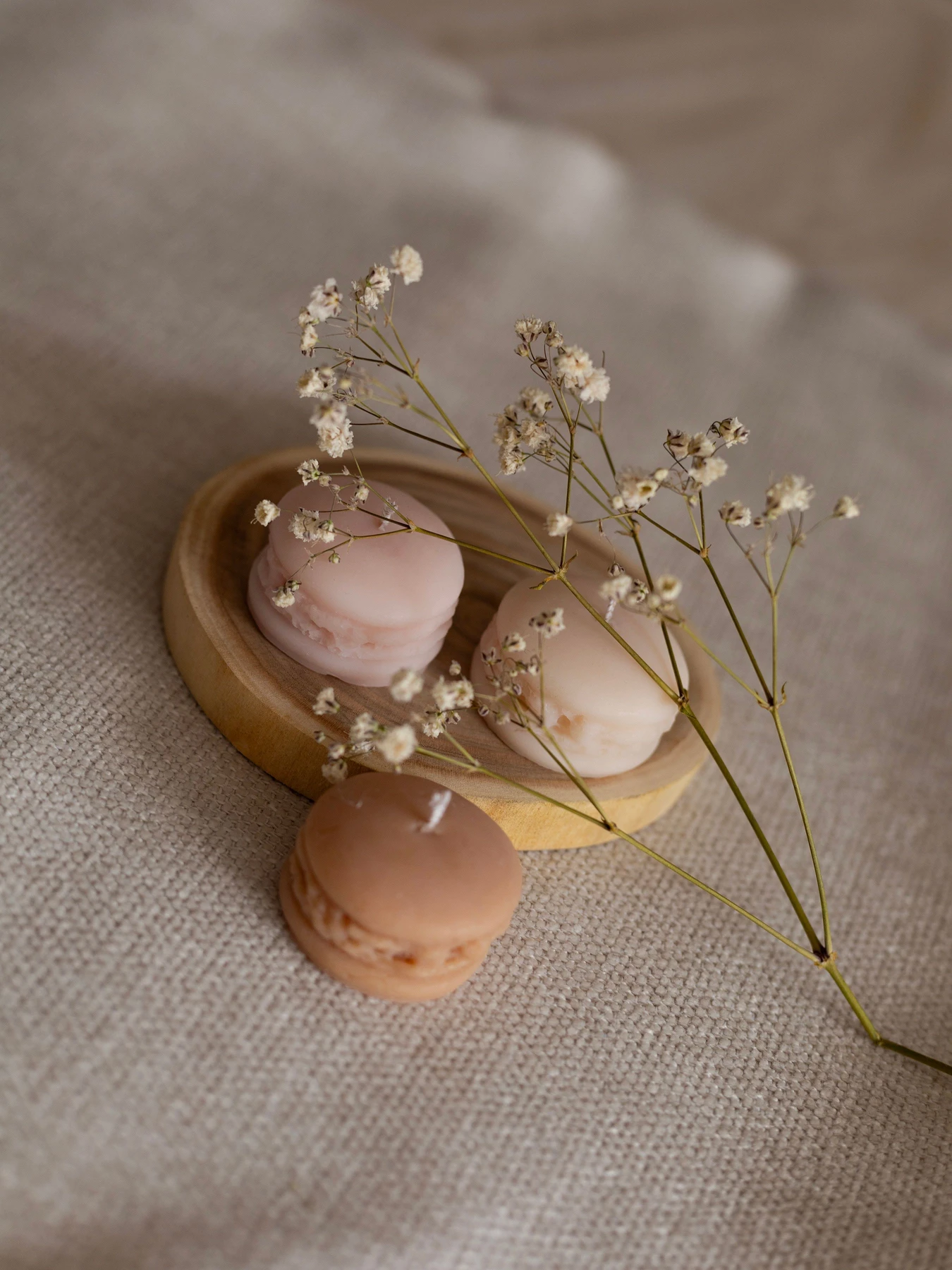 Ароматическая свеча "Макарун", аромат Almond Macaron (макарун), из натурального оливкового воска Candle Design модель 130.2002 Фото