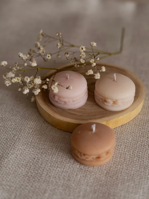 Ароматическая свеча "Макарун", аромат Almond Macaron (макарун), из натурального оливкового воска Candle Design модель 130.2002 Фото