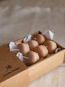 Ароматическая свеча "Макарун", аромат Almond Macaron (макарун), из натурального оливкового воска Candle Design модель 130.2002 Фото