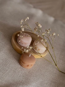 Ароматическая свеча "Макарун", аромат Almond Macaron (макарун), из натурального оливкового воска Candle Design модель 130.2002 Фото