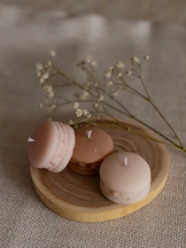 Ароматическая свеча "Макарун", аромат Almond Macaron (макарун), из натурального оливкового воска Candle Design модель 130.2002 Фото