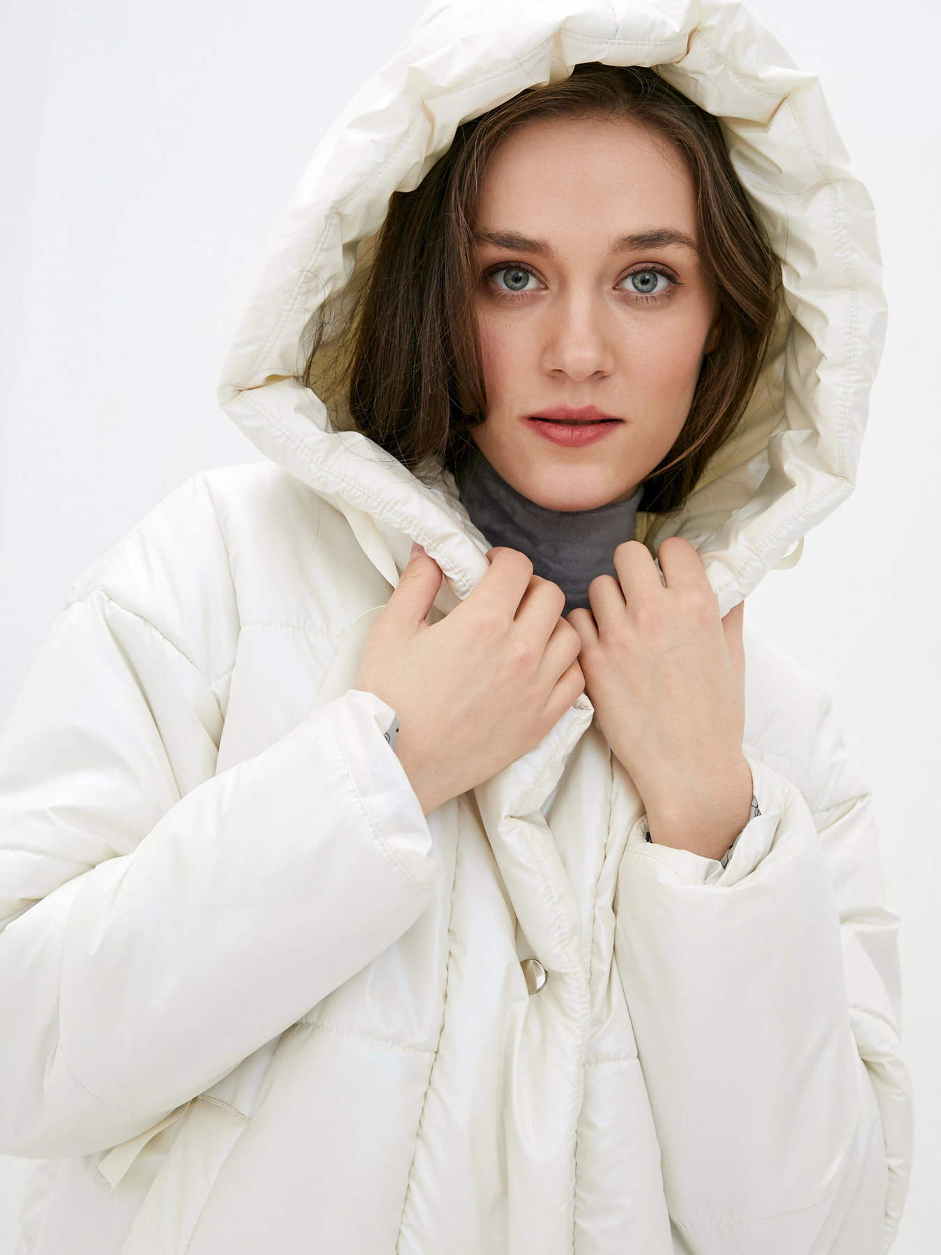 Куртки и дубленки ISSA Plus модель SA-310_milky Куртки и дубленки ISSA Plus модель SA-310_milky Фото