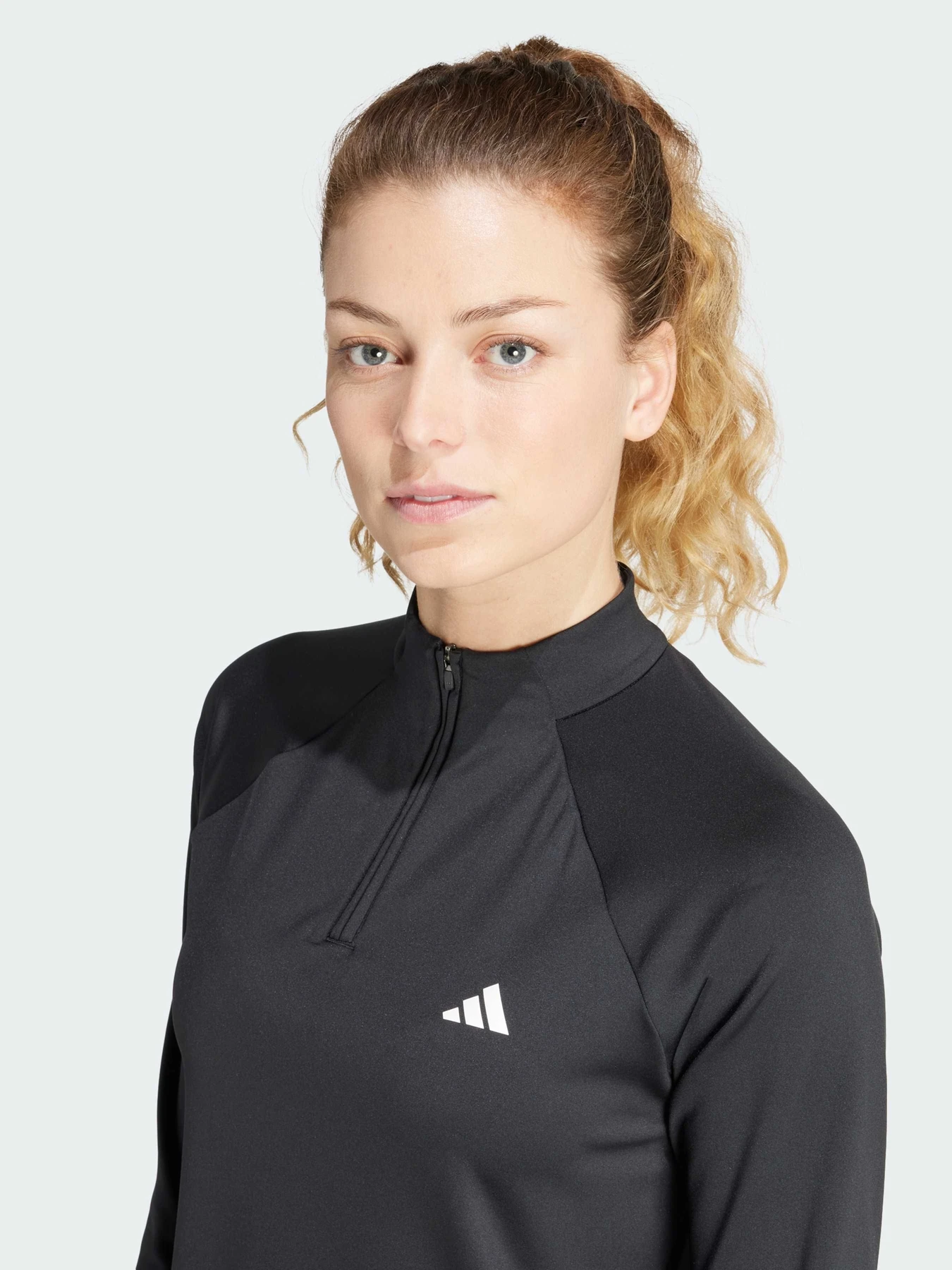 Худи и свитшоты Adidas модель IS4028 Худи и свитшоты Adidas модель IS4028 Фото