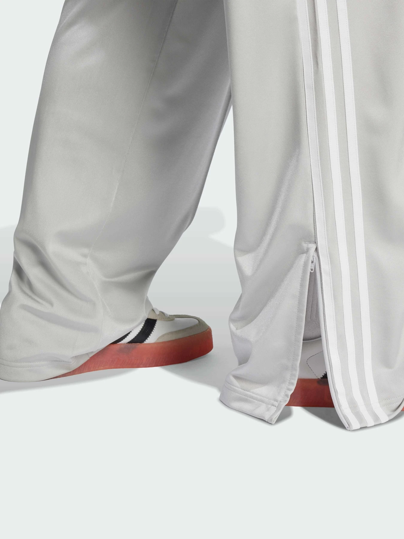 Брюки Adidas Adicolor модель JC8249 Брюки Adidas Adicolor модель JC8249 Фото