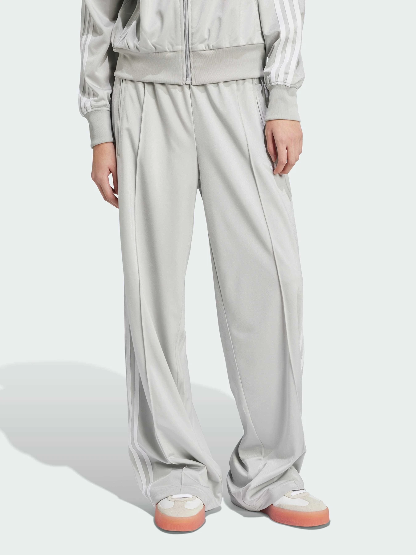 Брюки Adidas Adicolor модель JC8249 Брюки Adidas Adicolor модель JC8249 Фото