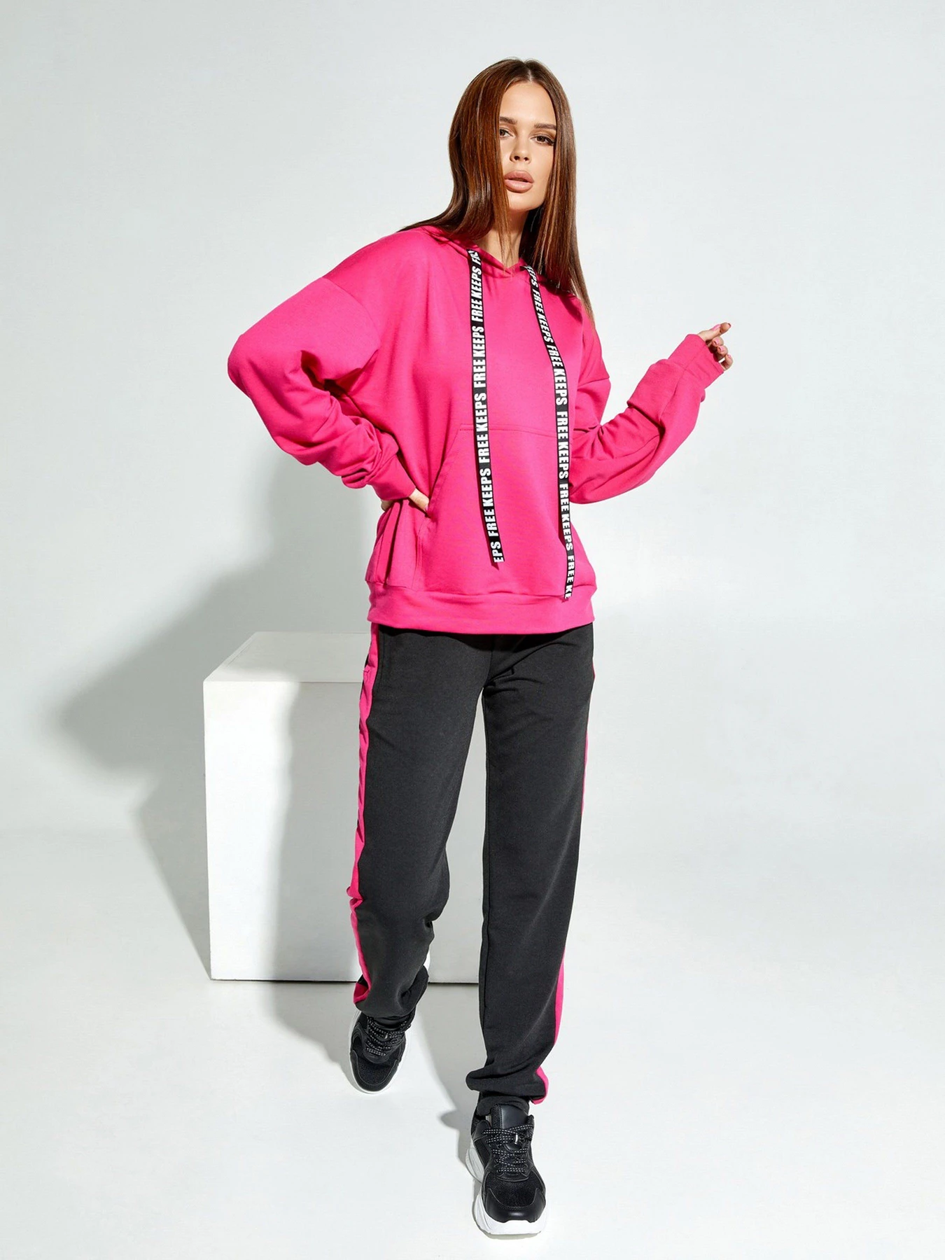 Костюми ISSA Plus модель 12217_blackraspberry Костюми ISSA Plus модель 12217_blackraspberry Фото