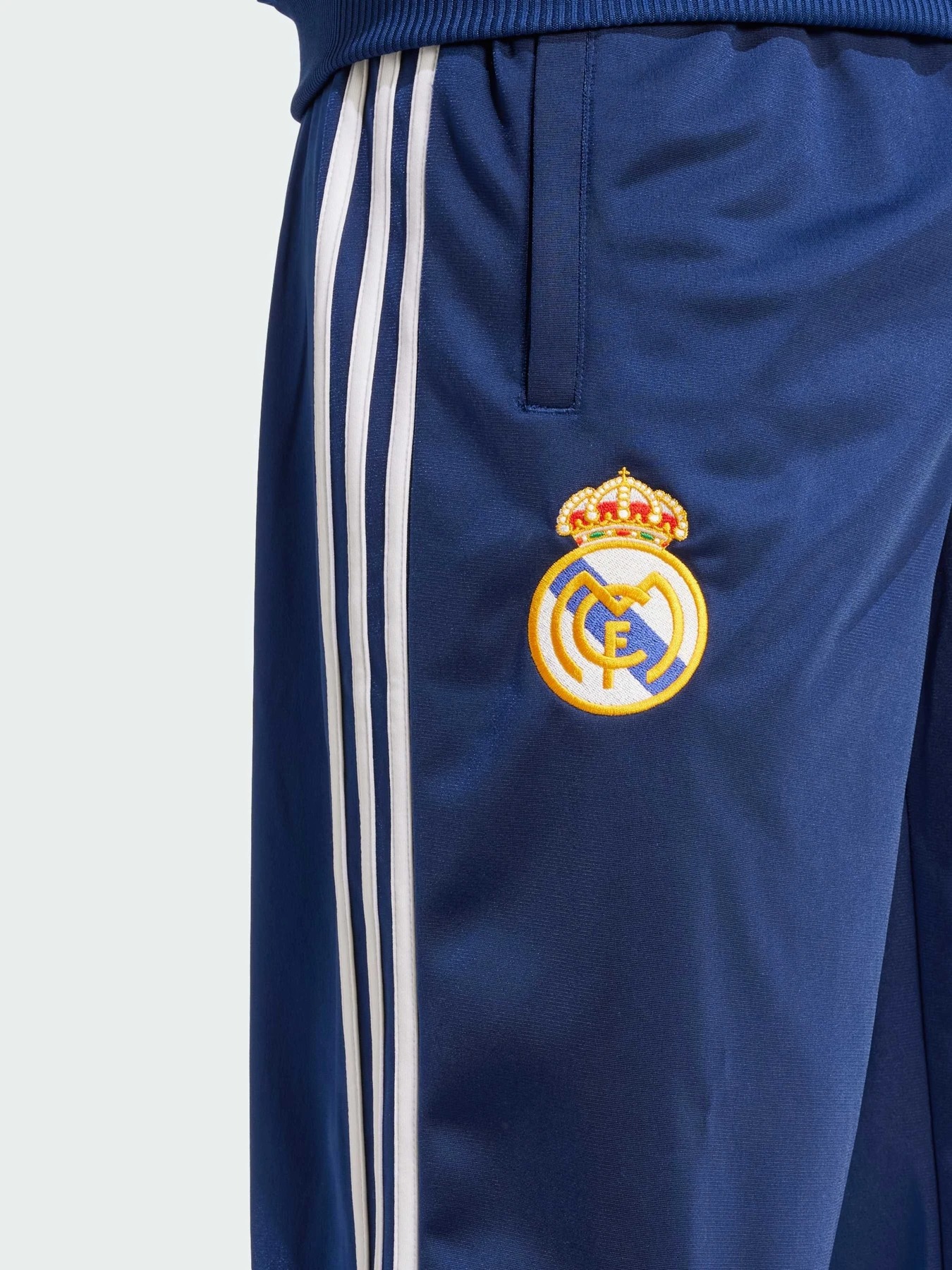 Брюки Adidas модель JW1994 Брюки Adidas модель JW1994 Фото