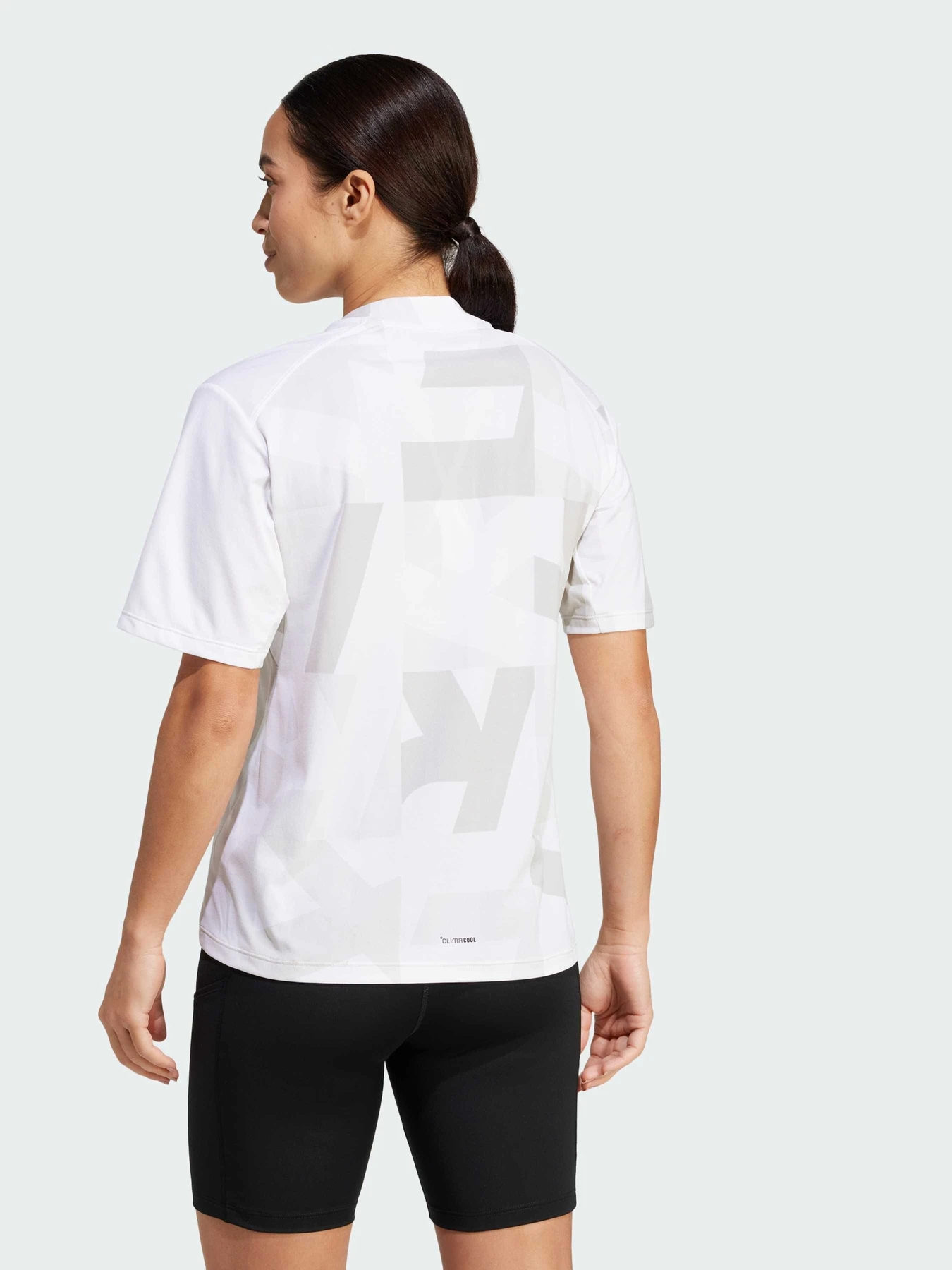Футболки і поло Adidas модель JE0365 Футболки і поло Adidas модель JE0365 Фото