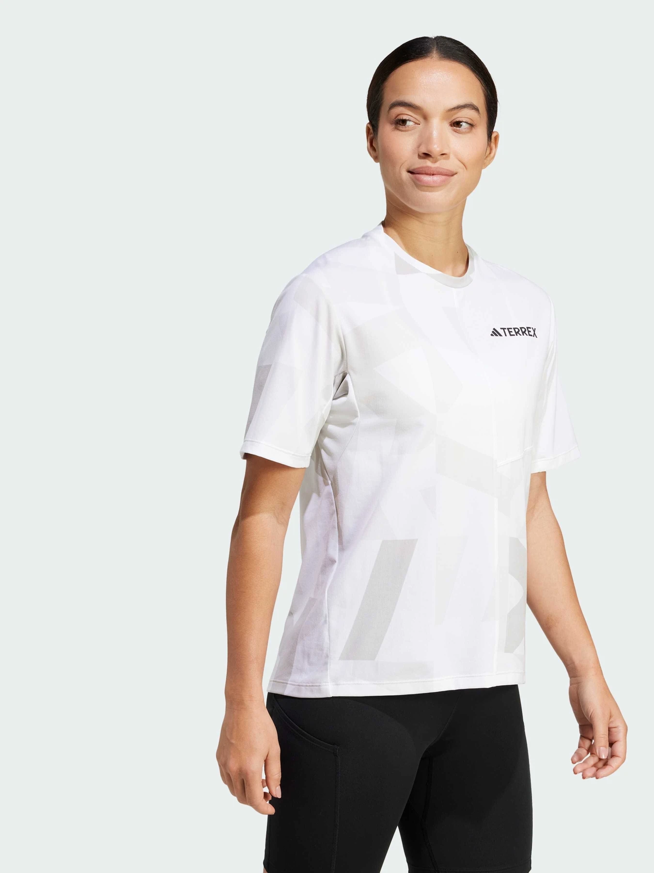 Футболки і поло Adidas модель JE0365 Футболки і поло Adidas модель JE0365 Фото
