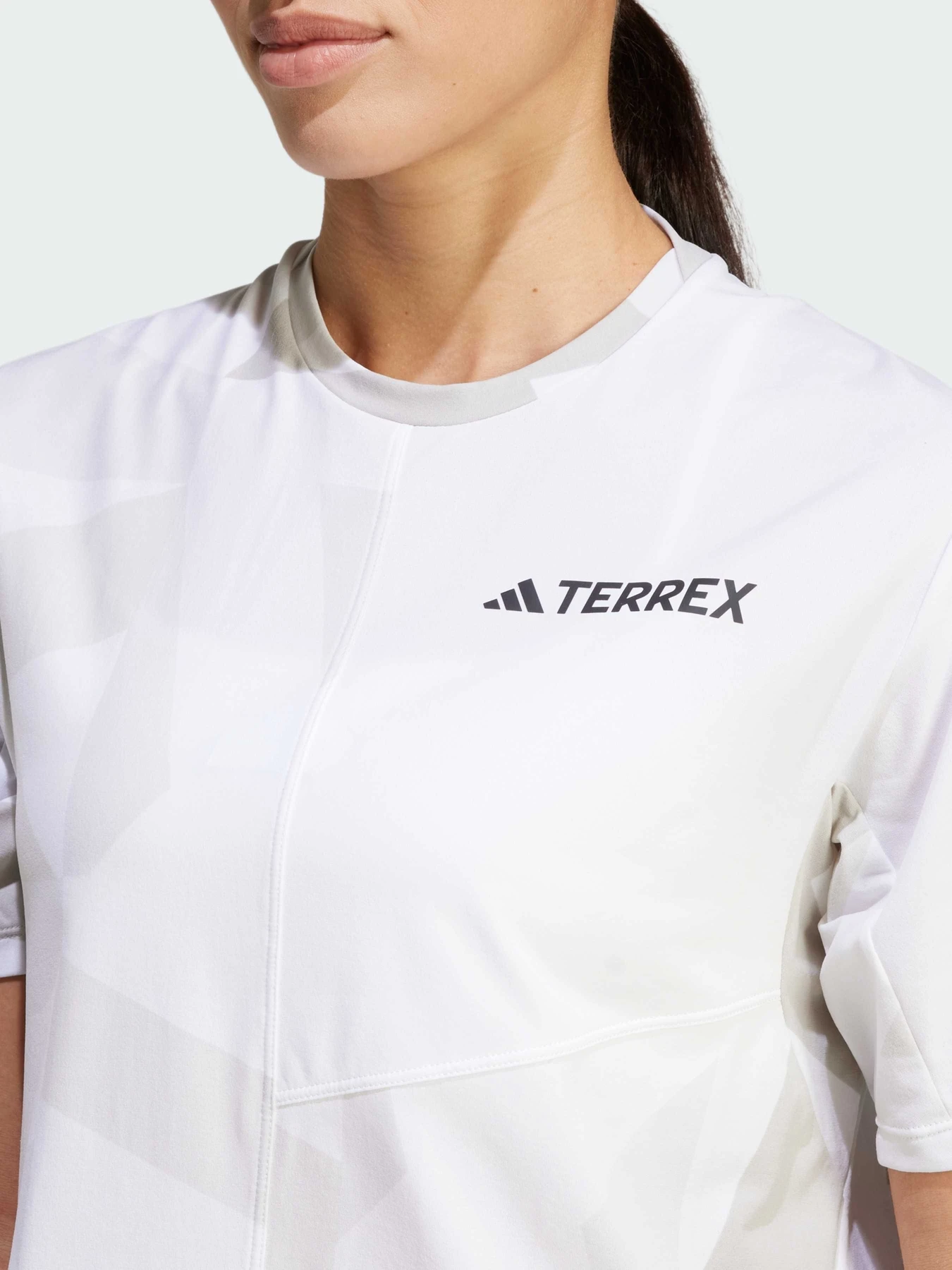 Футболки і поло Adidas модель JE0365 Футболки і поло Adidas модель JE0365 Фото