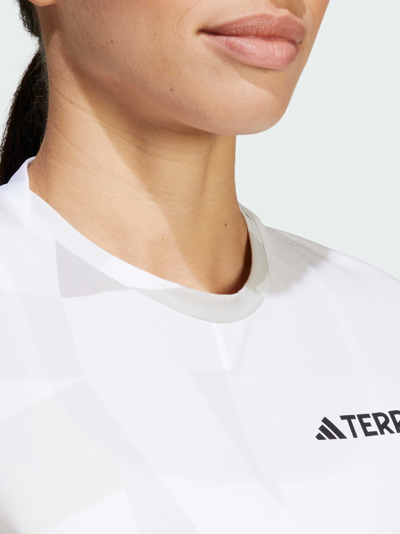 Футболки і поло Adidas модель JE0365 Футболки і поло Adidas модель JE0365 Фото