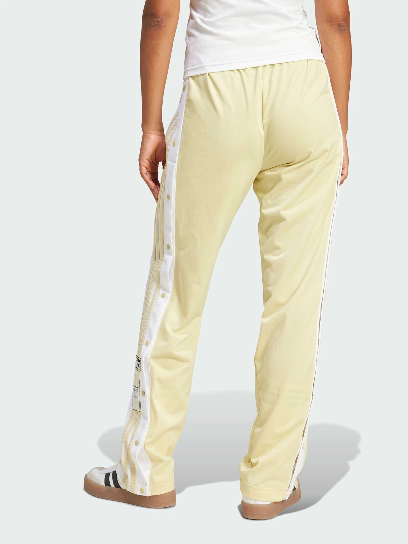 Брюки Adidas Adicolor модель JD0855 Брюки Adidas Adicolor модель JD0855 Фото