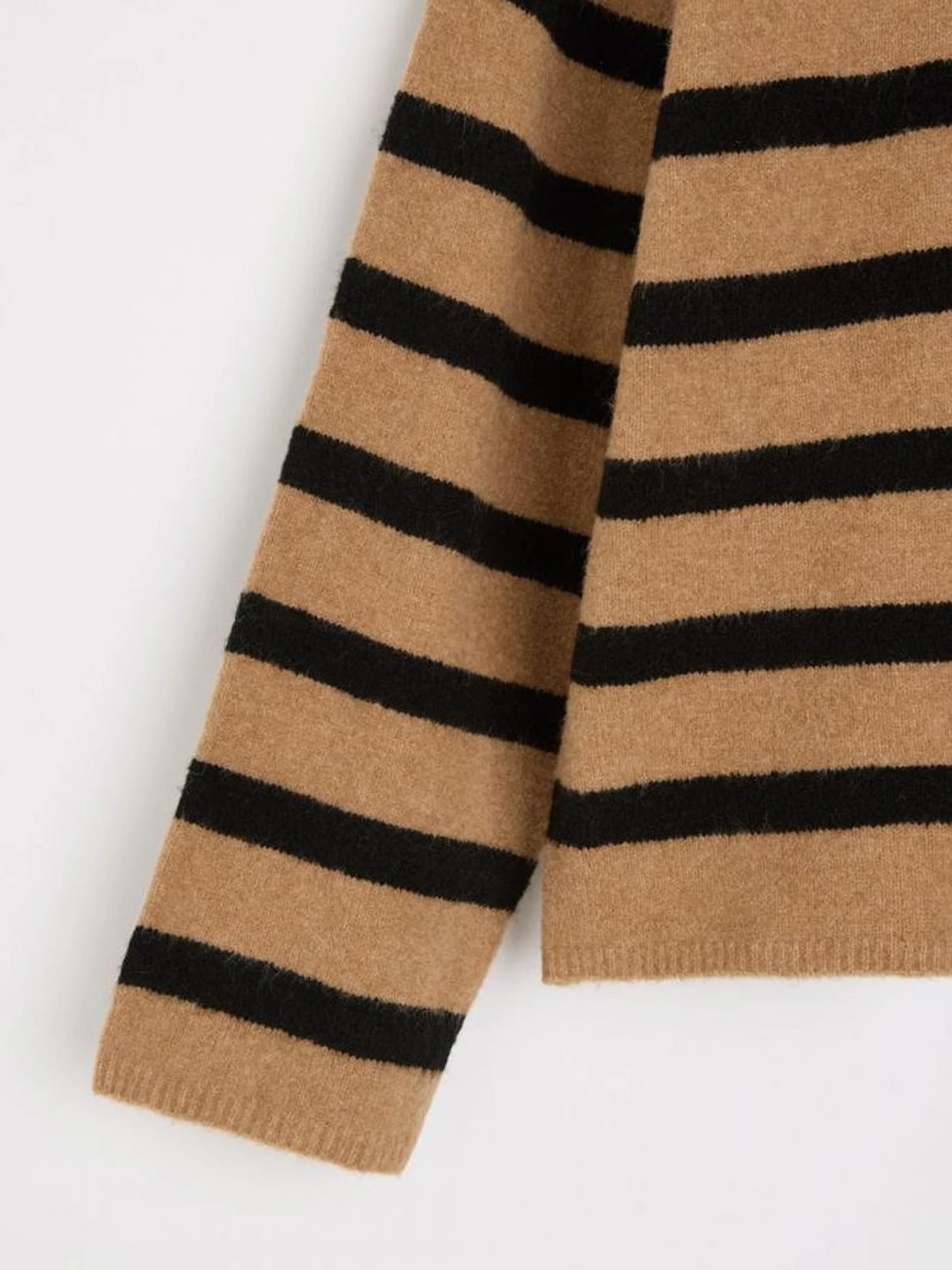 Свитры и кардиганы DIVERSE модель 10046237 Свитры и кардиганы DIVERSE модель 10046237 Фото