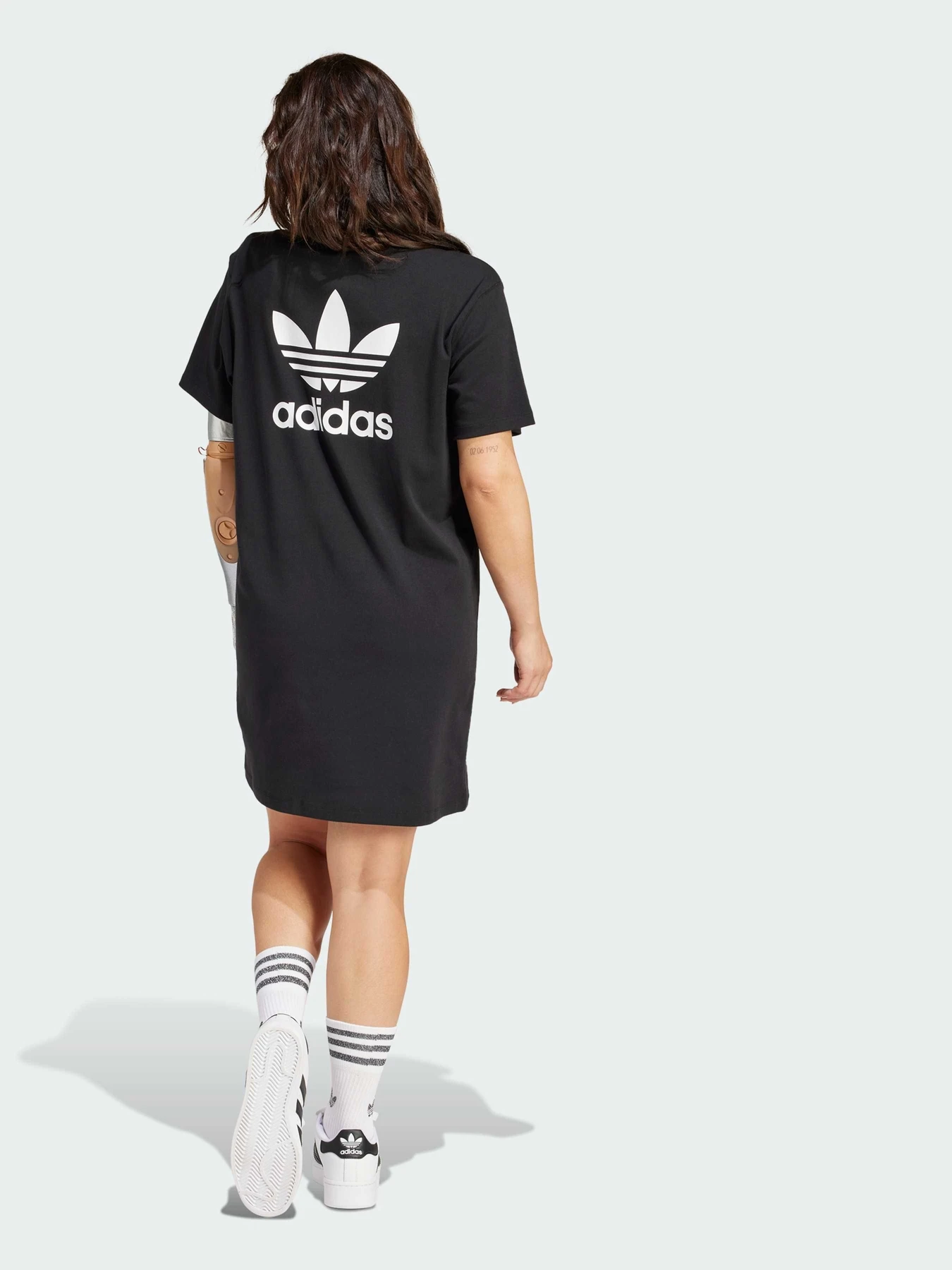 Сукні Adidas Adicolor модель IU2404 Фото
