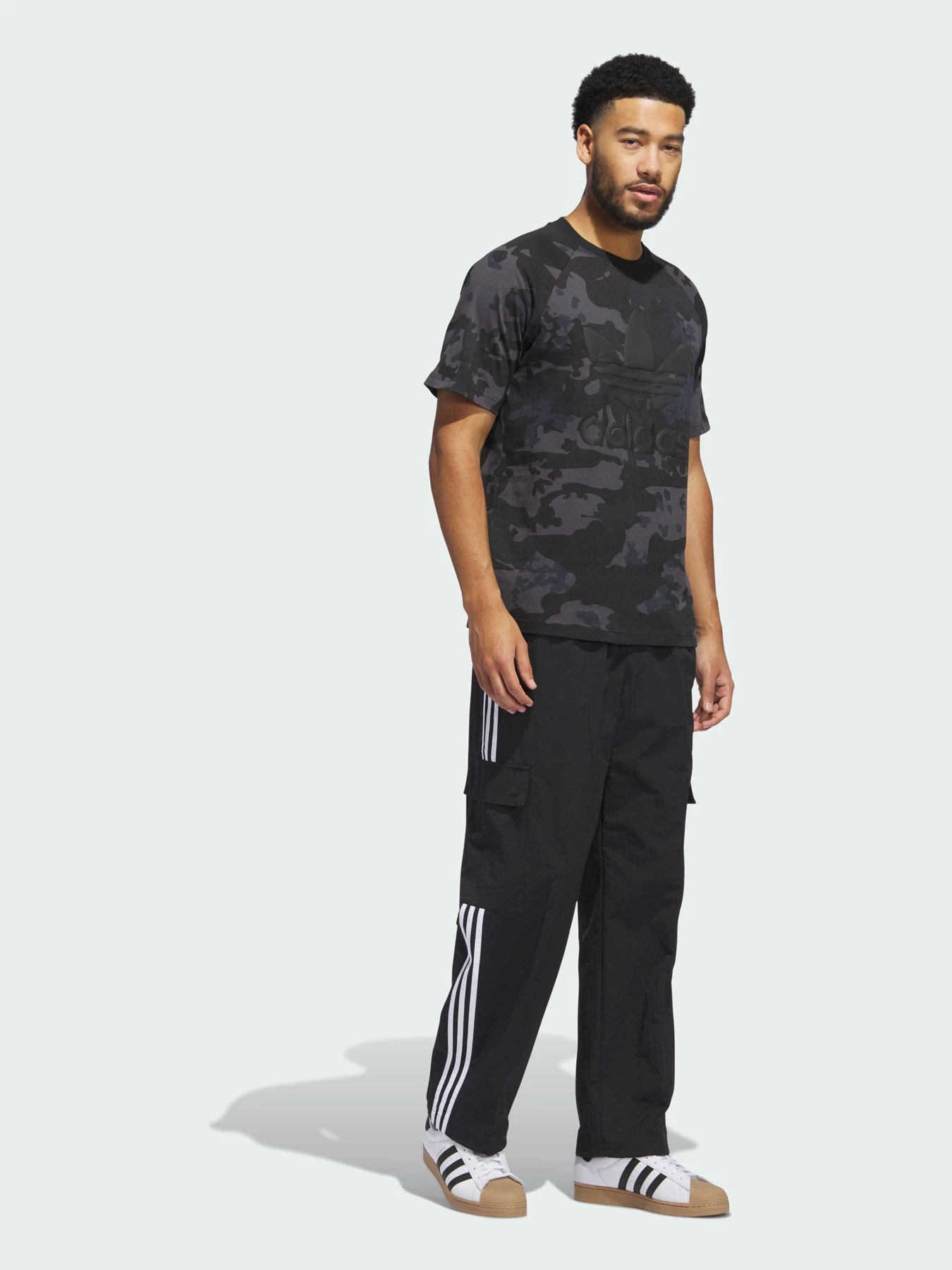 Футболки і поло Adidas Graphics модель IS2892 Футболки і поло Adidas Graphics модель IS2892 Фото