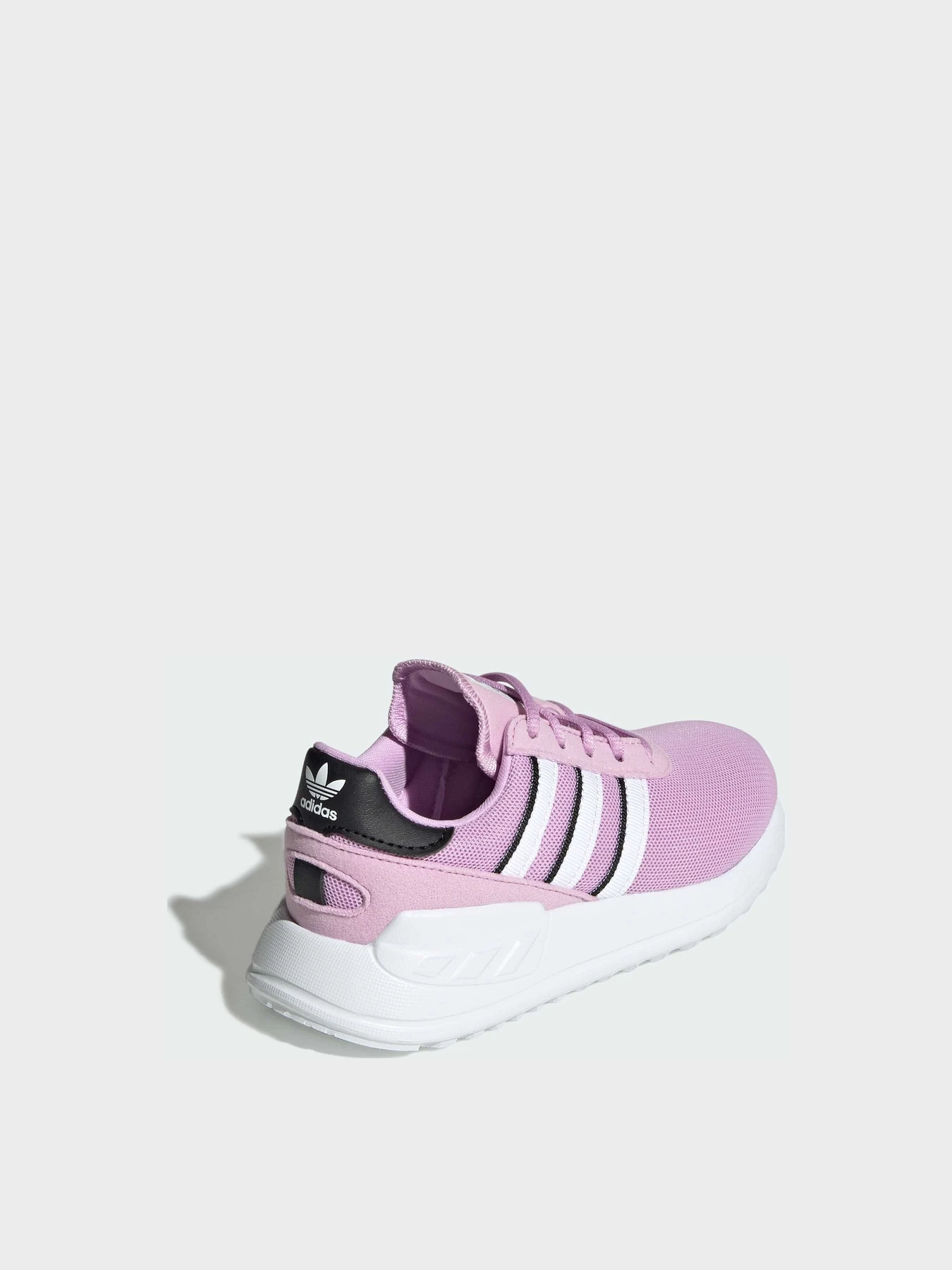 Кроссовки Adidas модель GX1906 Кроссовки Adidas модель GX1906 Фото
