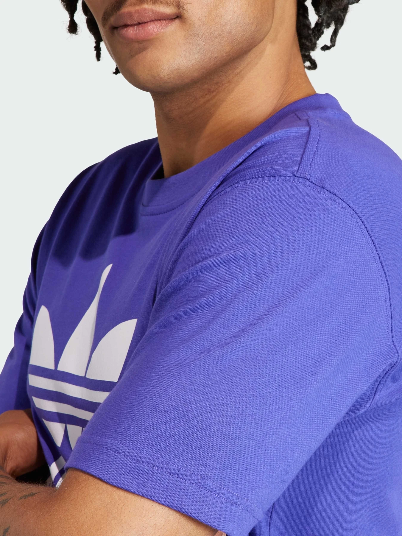 Футболки і поло Adidas Adicolor модель IR7982 Футболки і поло Adidas Adicolor модель IR7982 Фото