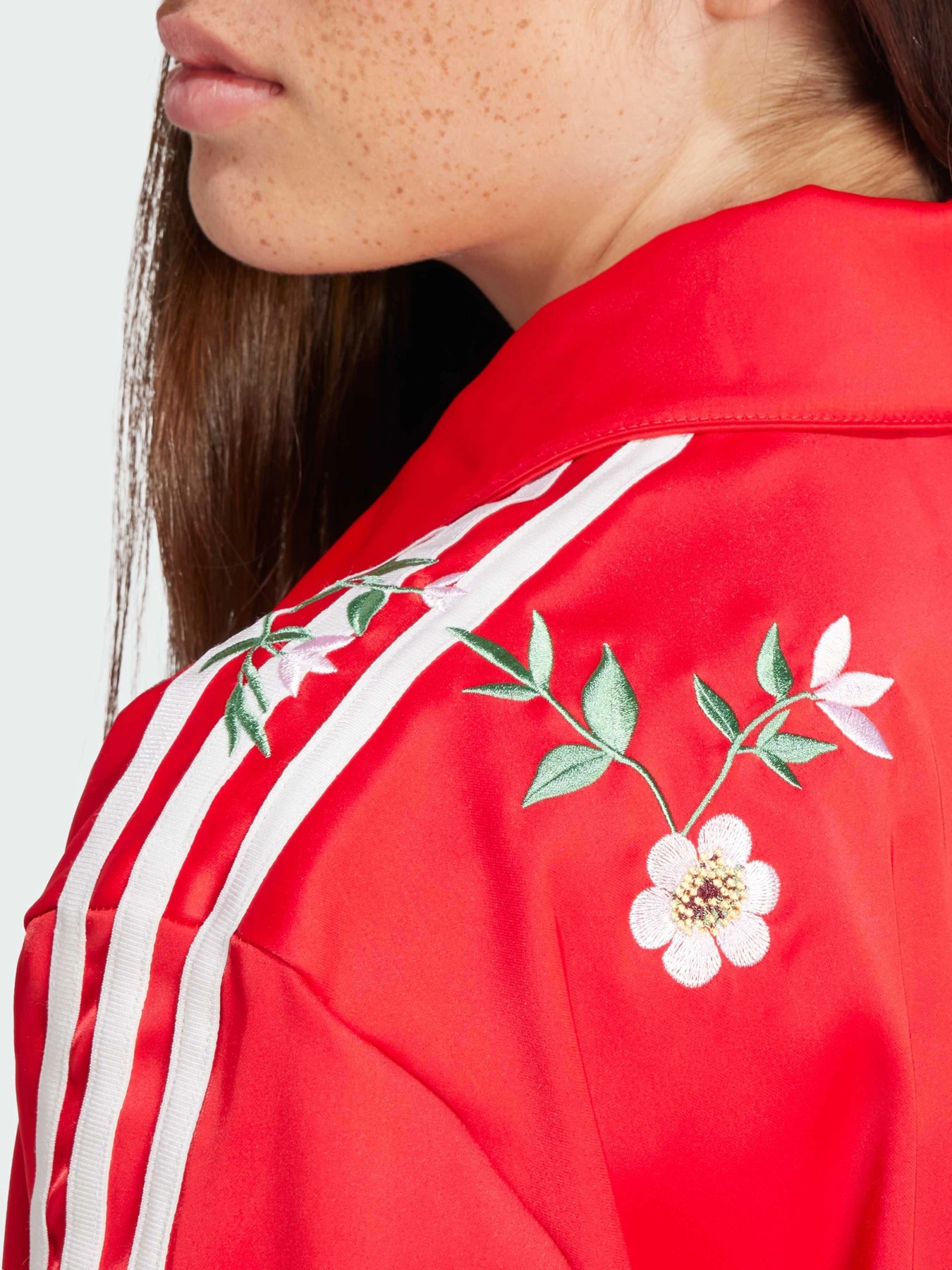 Худи и свитшоты Adidas Graphics модель IS2429 Худи и свитшоты Adidas Graphics модель IS2429 Фото