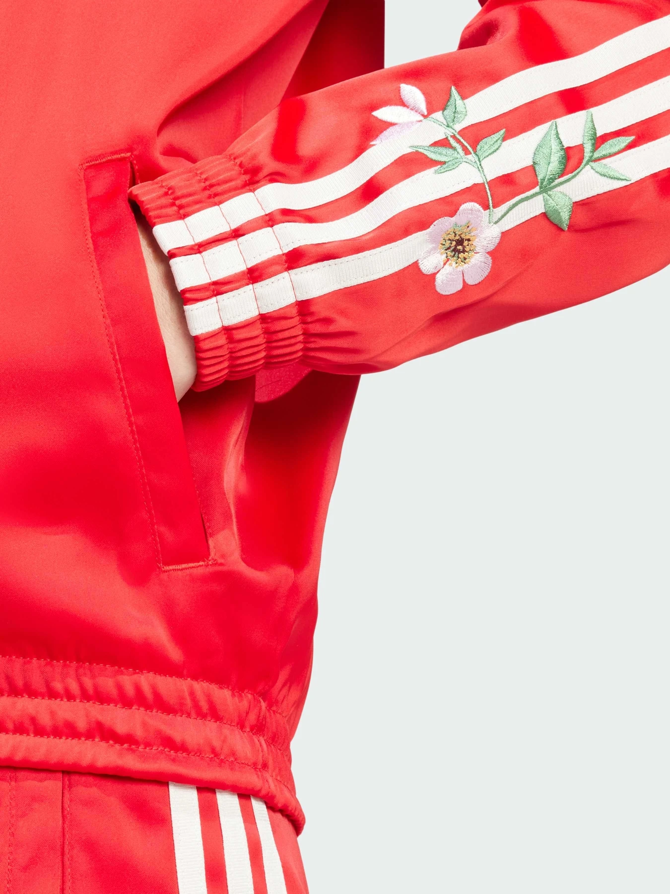 Худи и свитшоты Adidas Graphics модель IS2429 Худи и свитшоты Adidas Graphics модель IS2429 Фото