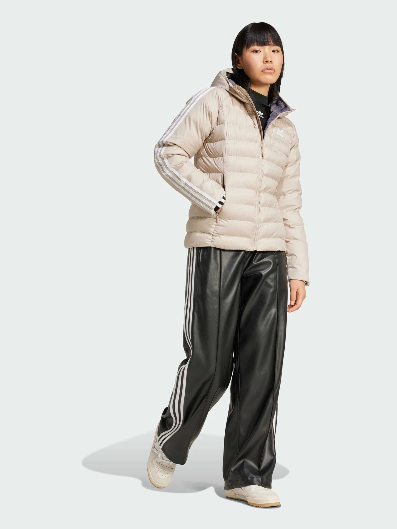 Куртки та дублянки Adidas Adicolor модель IW5850 Куртки та дублянки Adidas Adicolor модель IW5850 Фото