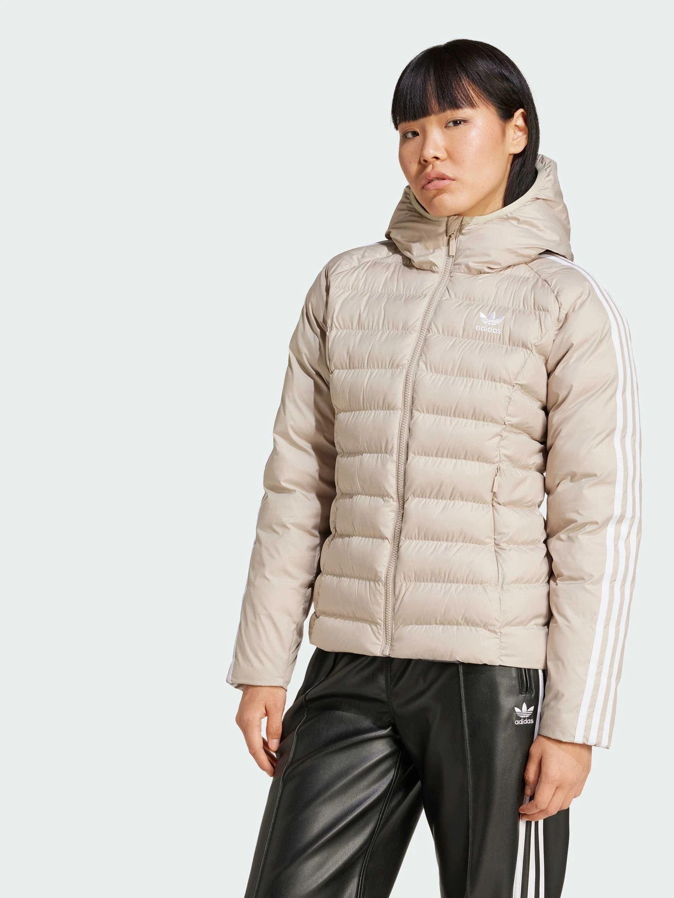 Куртки та дублянки Adidas Adicolor модель IW5850 Куртки та дублянки Adidas Adicolor модель IW5850 Фото