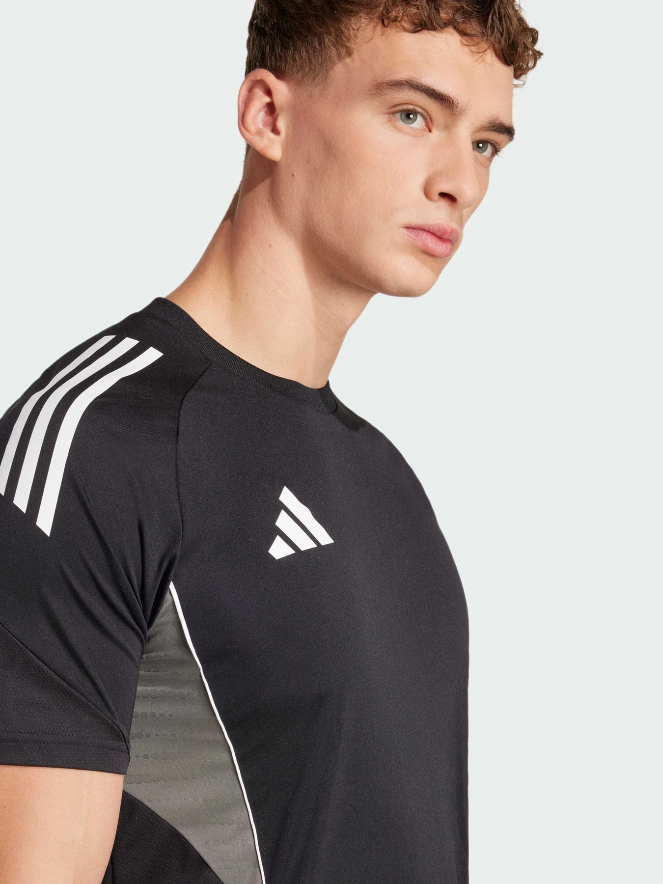 Футболки і поло Adidas Tiro модель JJ1518 Футболки і поло Adidas Tiro модель JJ1518 Фото