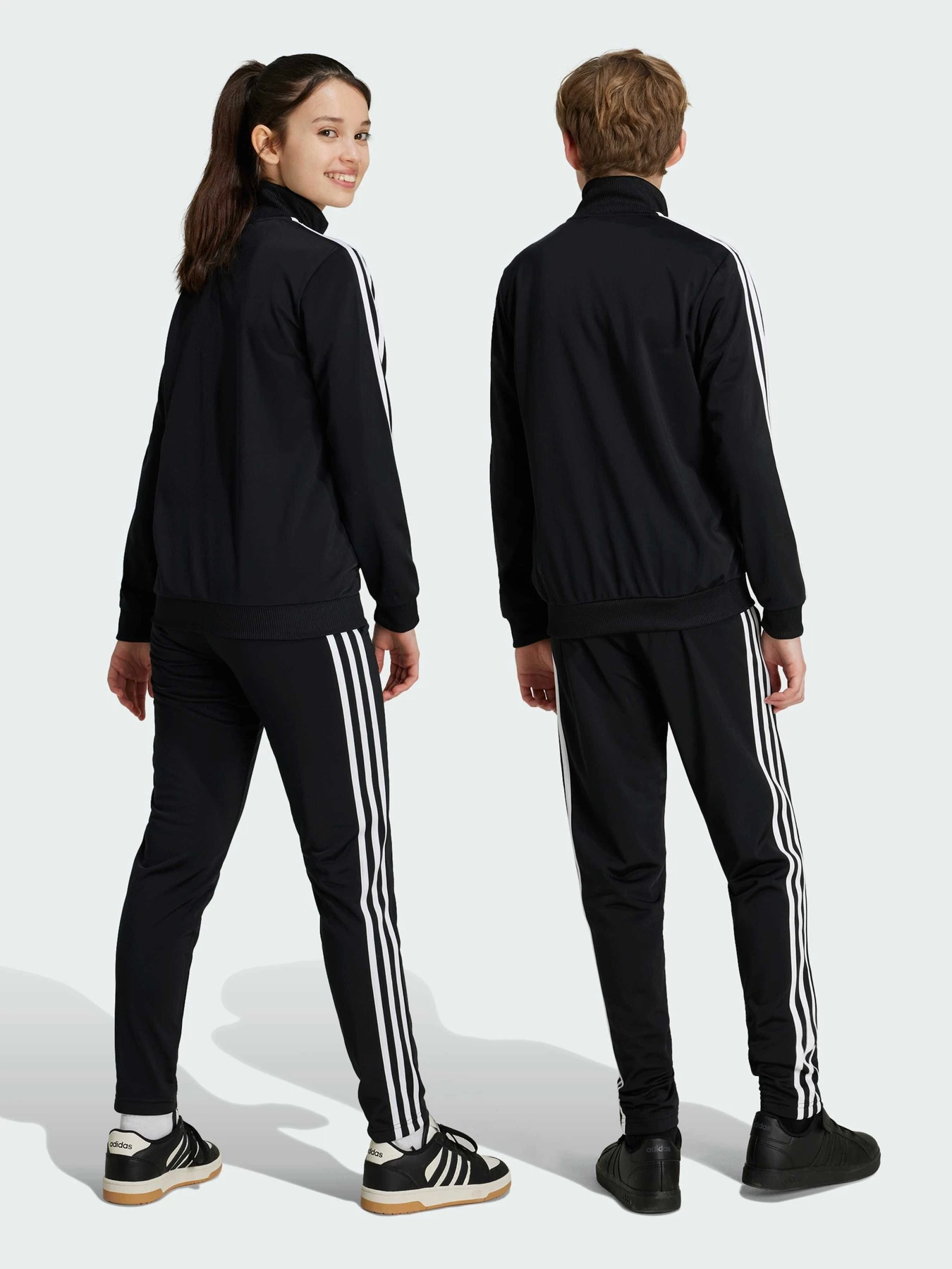 Костюмы Adidas модель IY1795 Костюмы Adidas модель IY1795 Фото