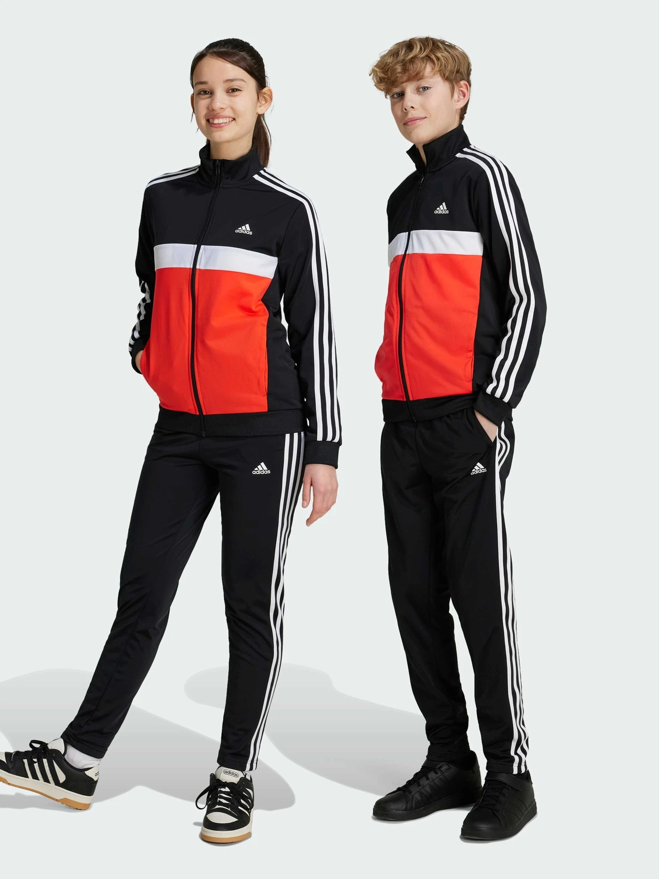 Костюмы Adidas модель IY1795 Костюмы Adidas модель IY1795 Фото