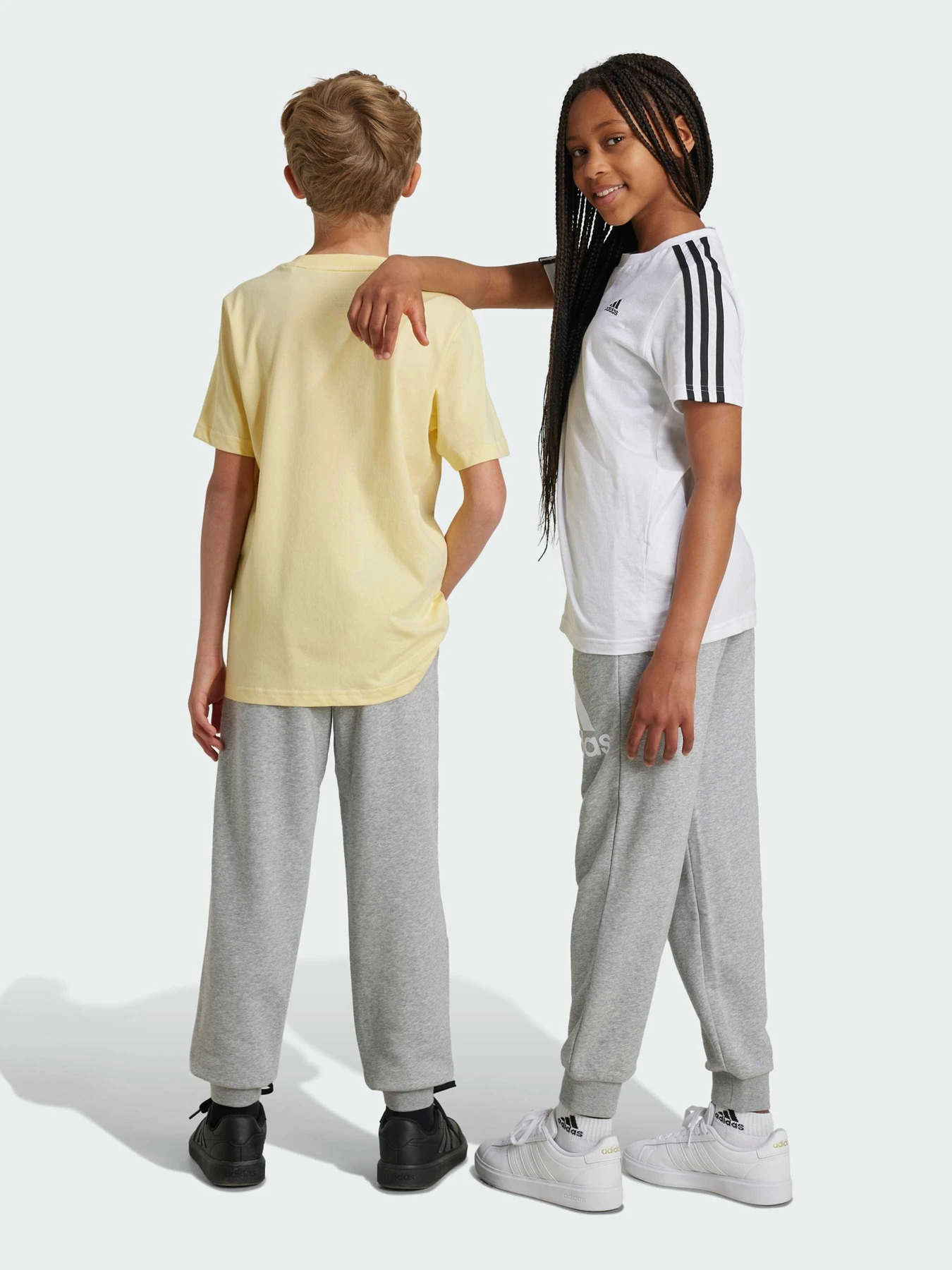 Брюки Adidas модель IX9587 Брюки Adidas модель IX9587 Фото